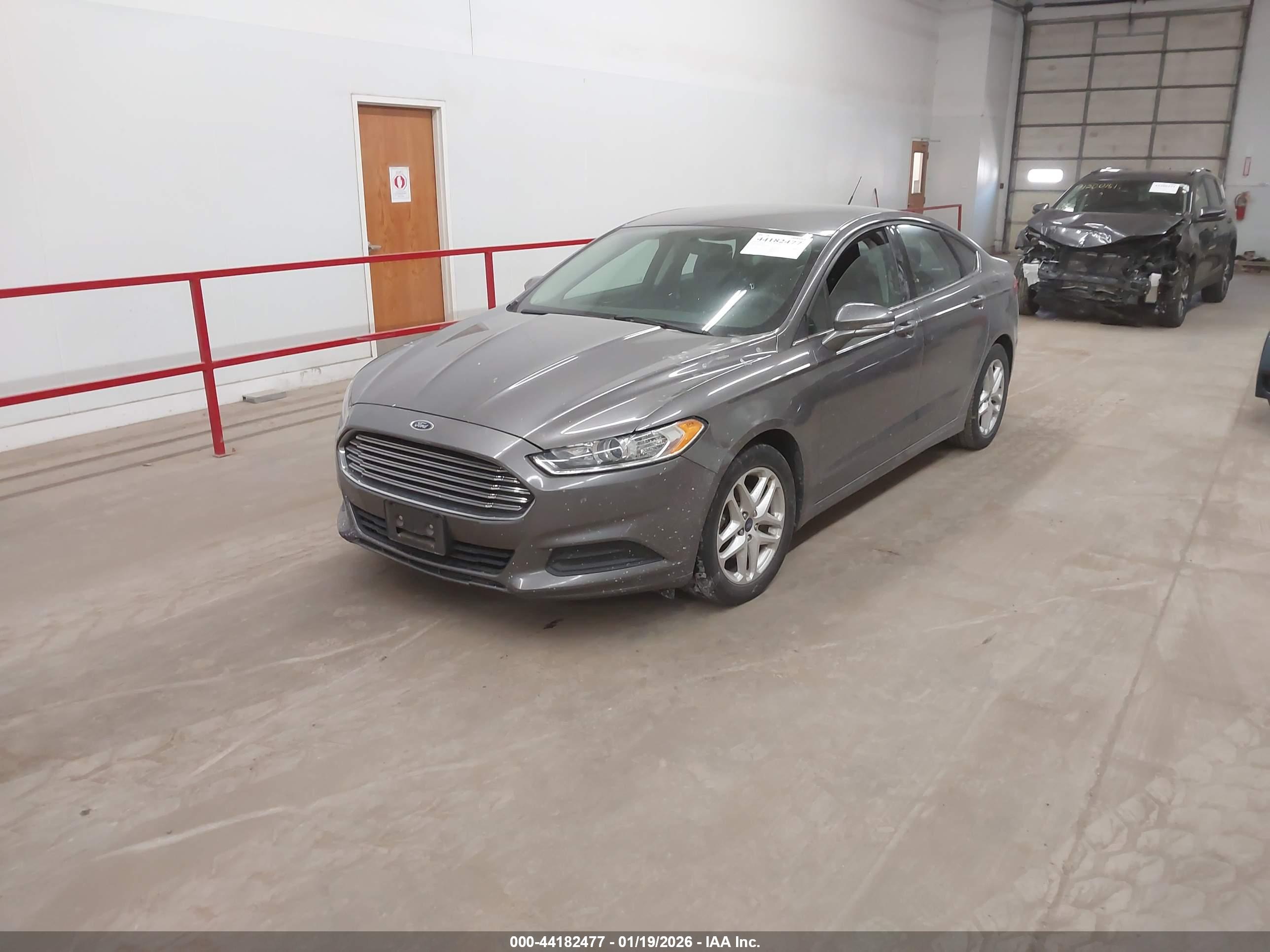 FORD FUSION image 2