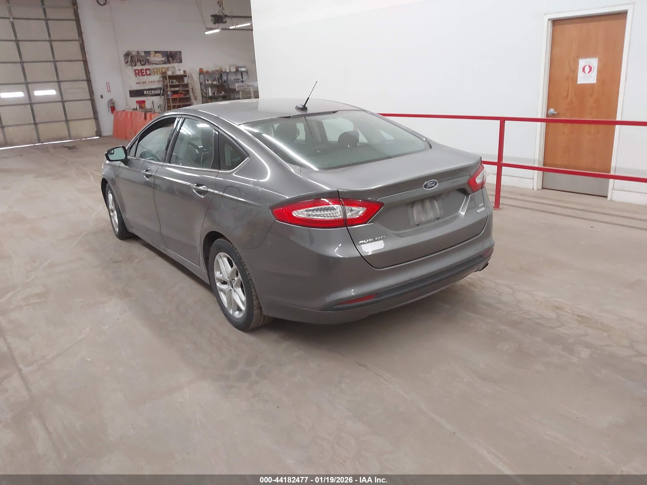 FORD FUSION image 3