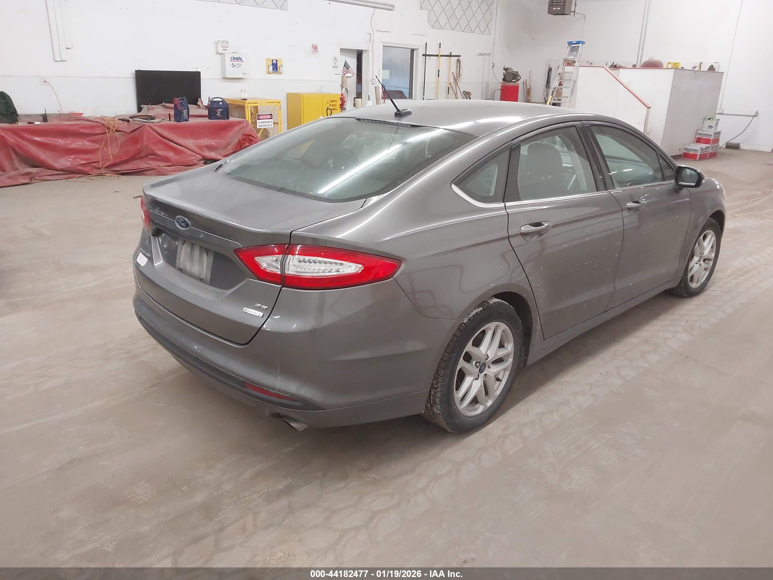FORD FUSION image 4
