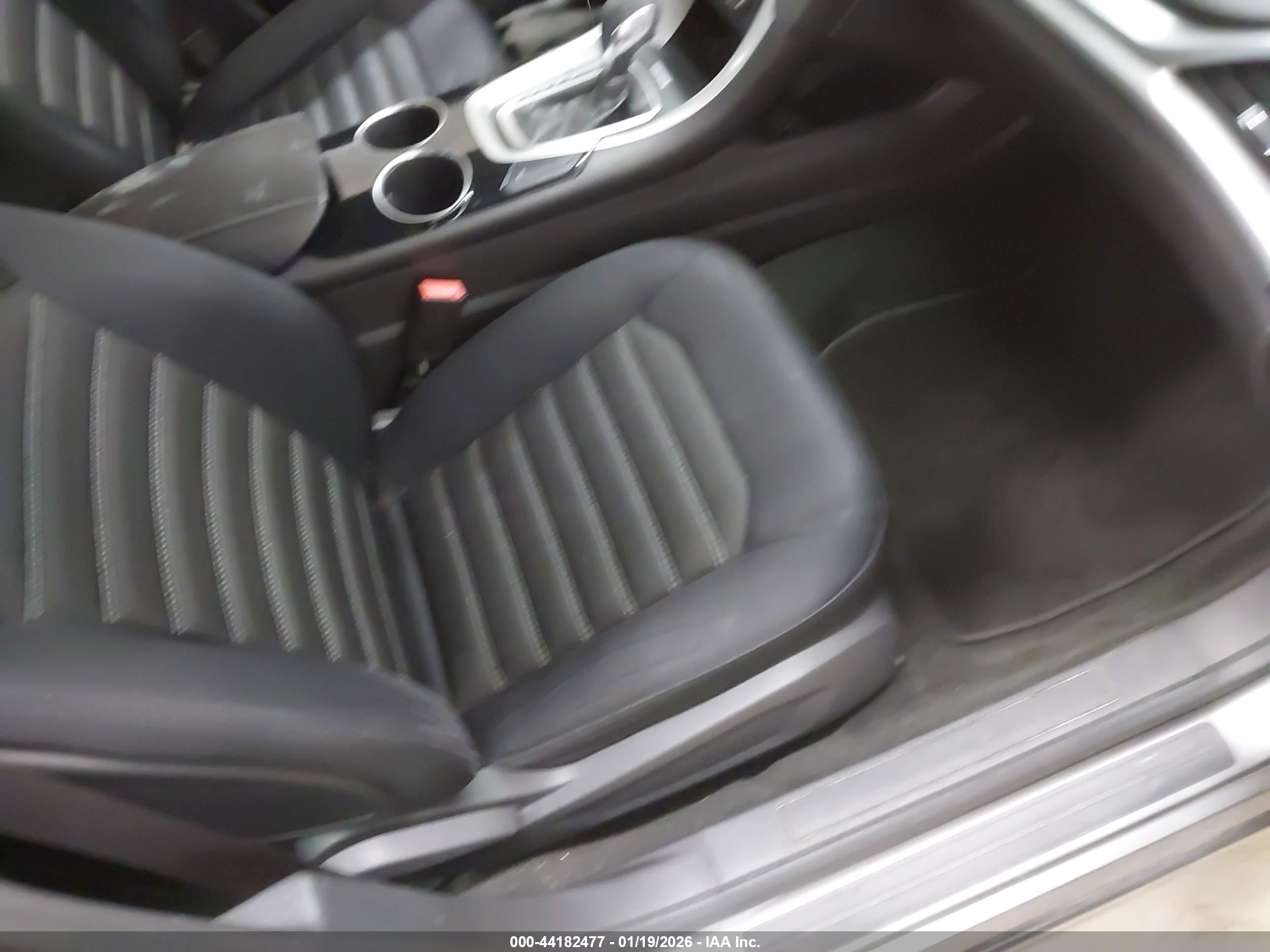 FORD FUSION image 5