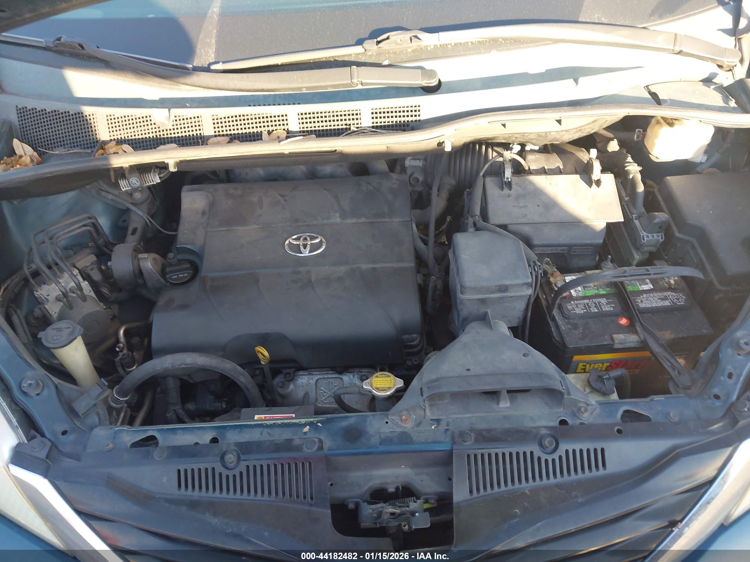 TOYOTA SIENNA image 10