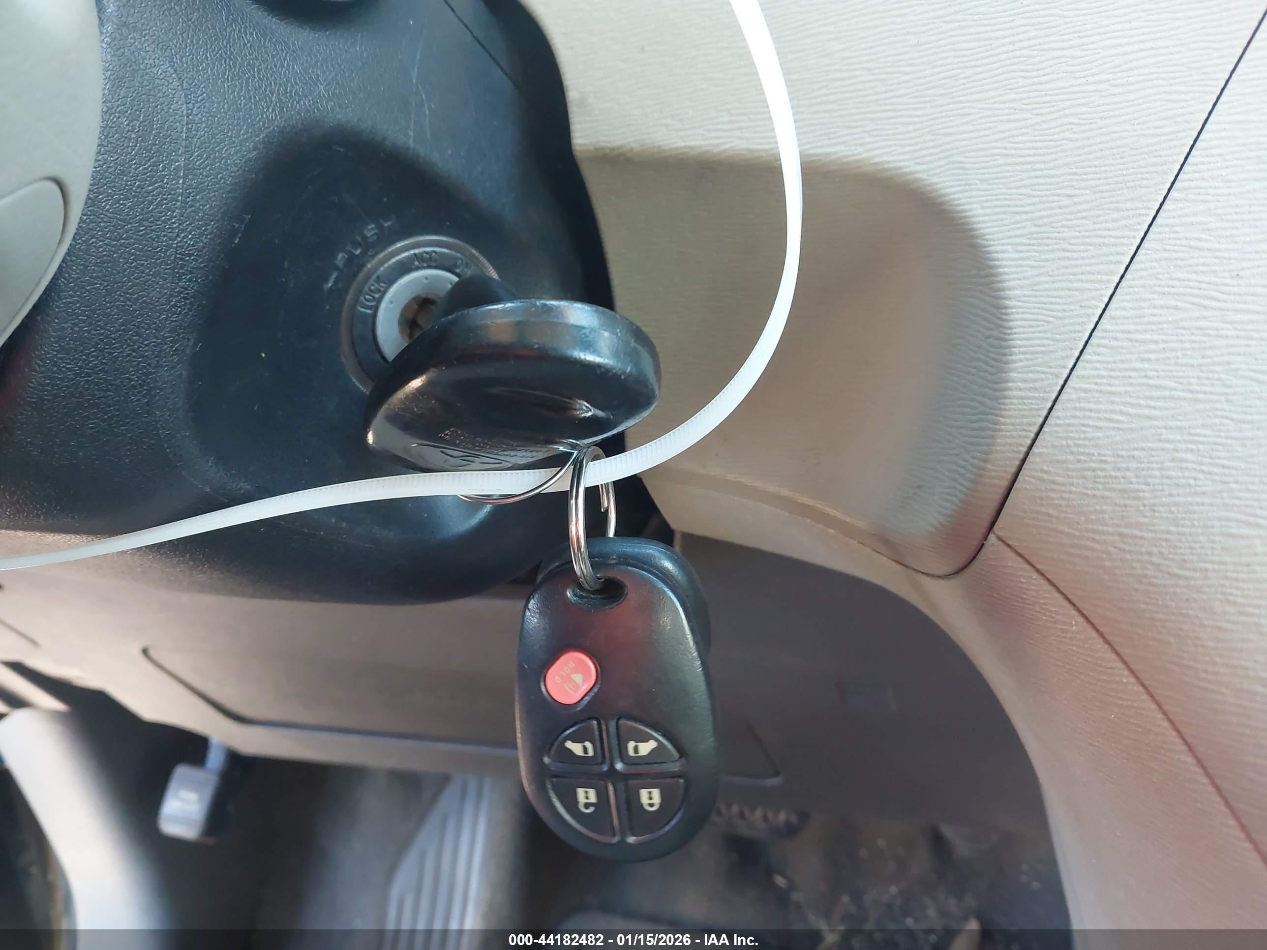 TOYOTA SIENNA image 11