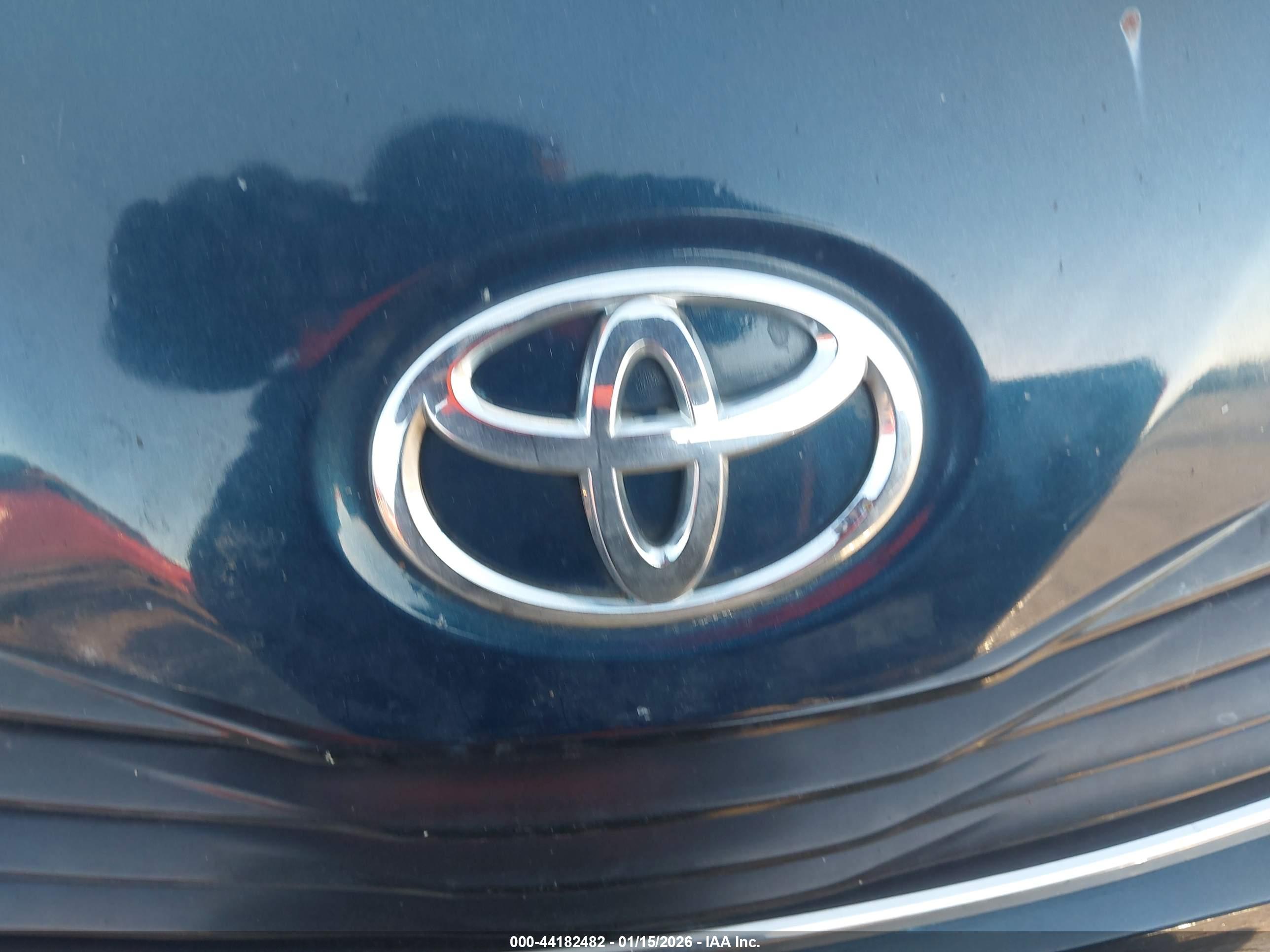 TOYOTA SIENNA image 6
