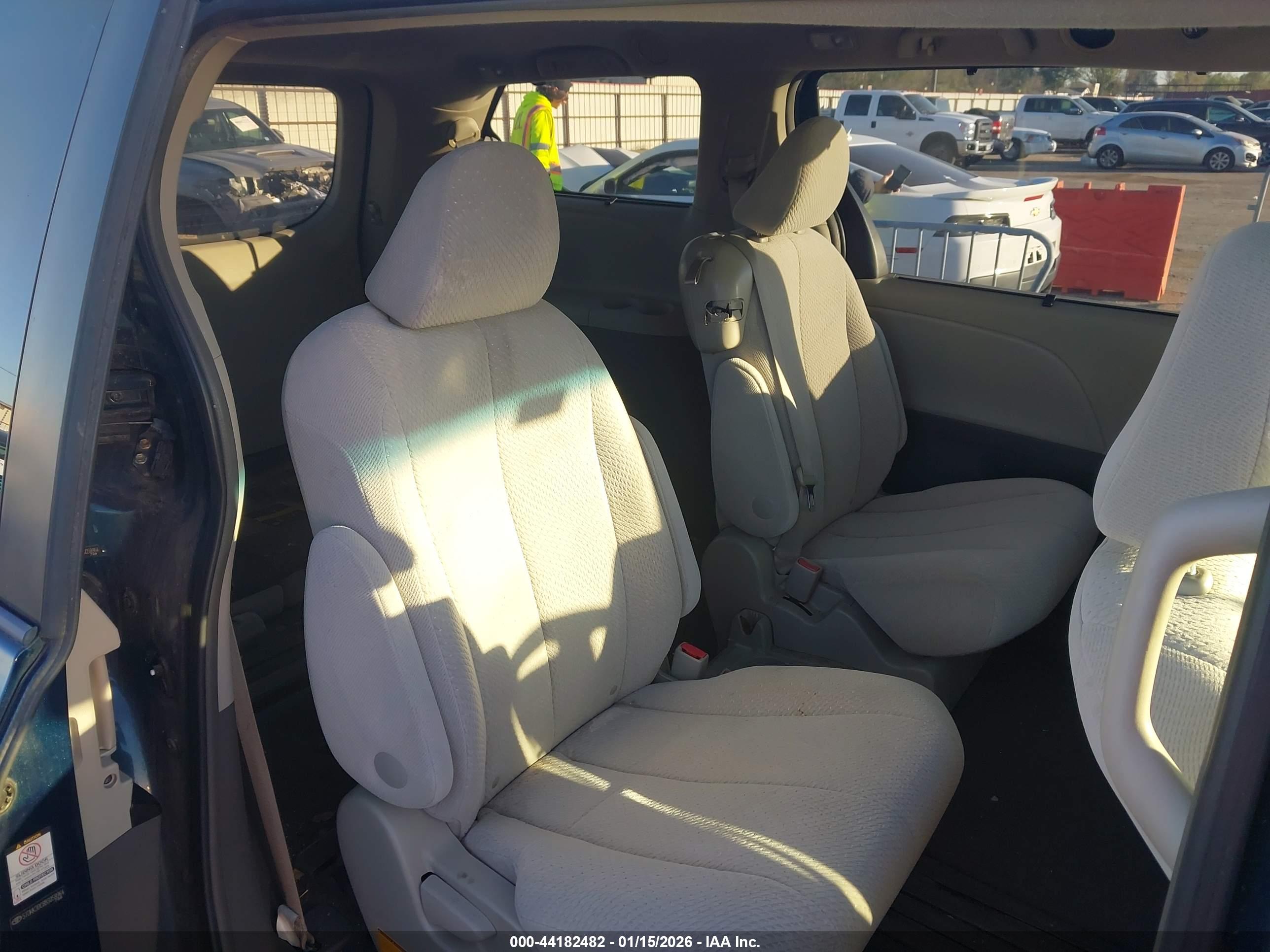 TOYOTA SIENNA image 8