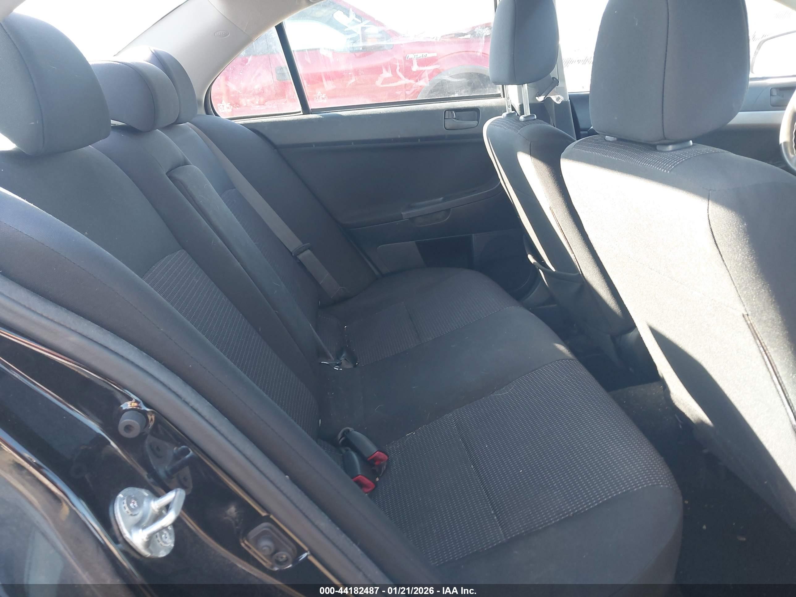 MITSUBISHI LANCER image 8