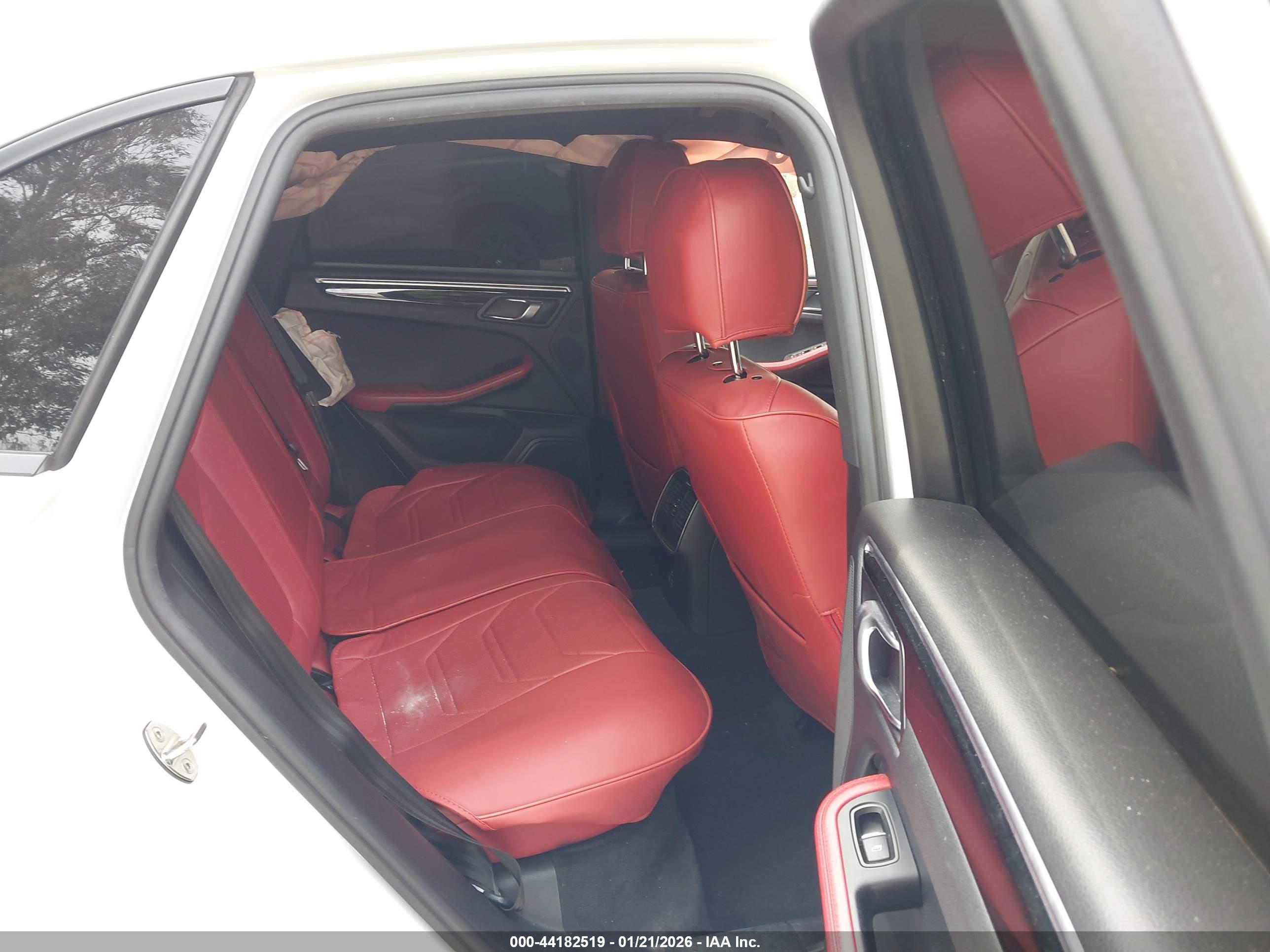 PORSCHE MACAN image 8