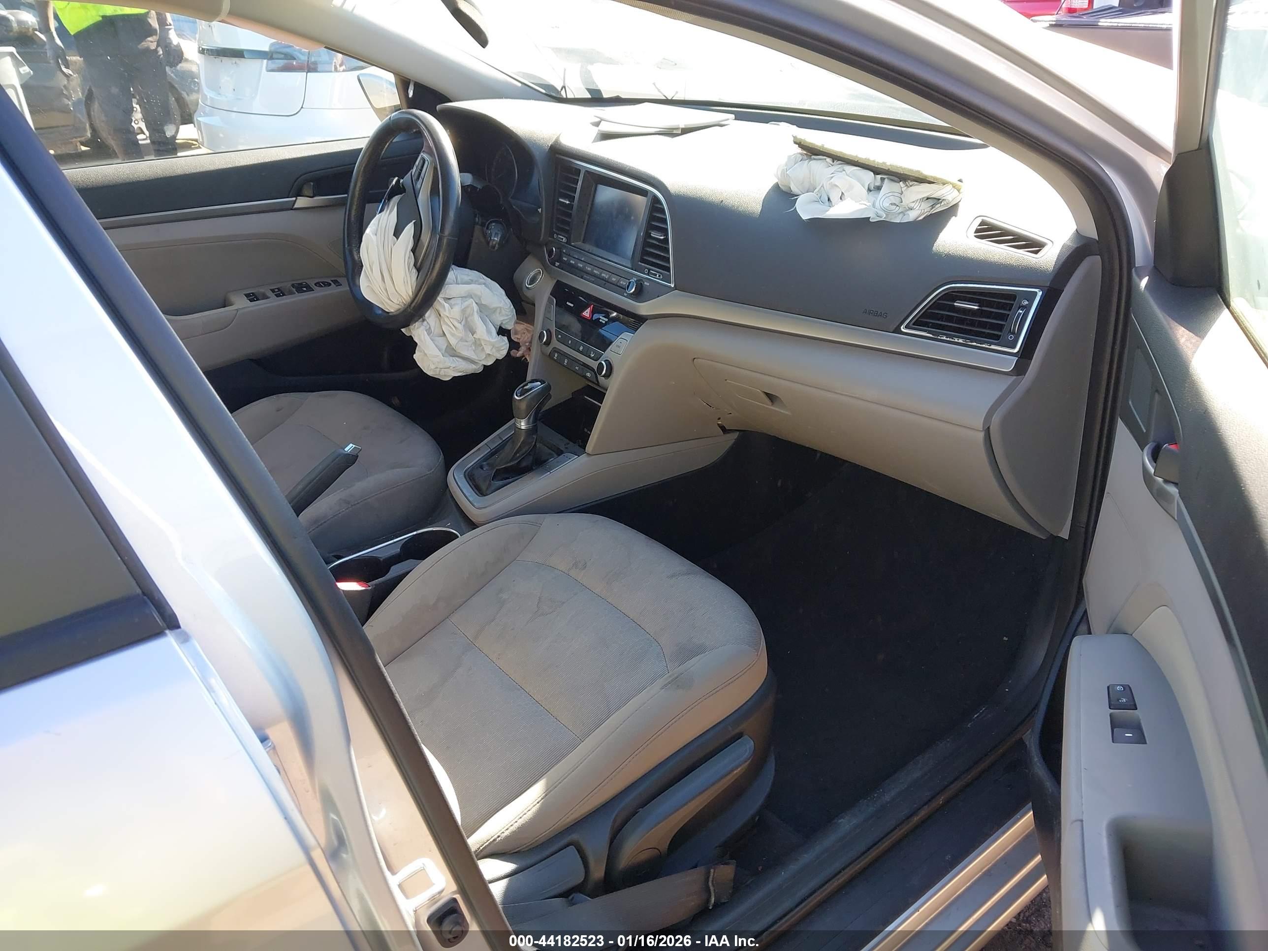 HYUNDAI ELANTRA image 5