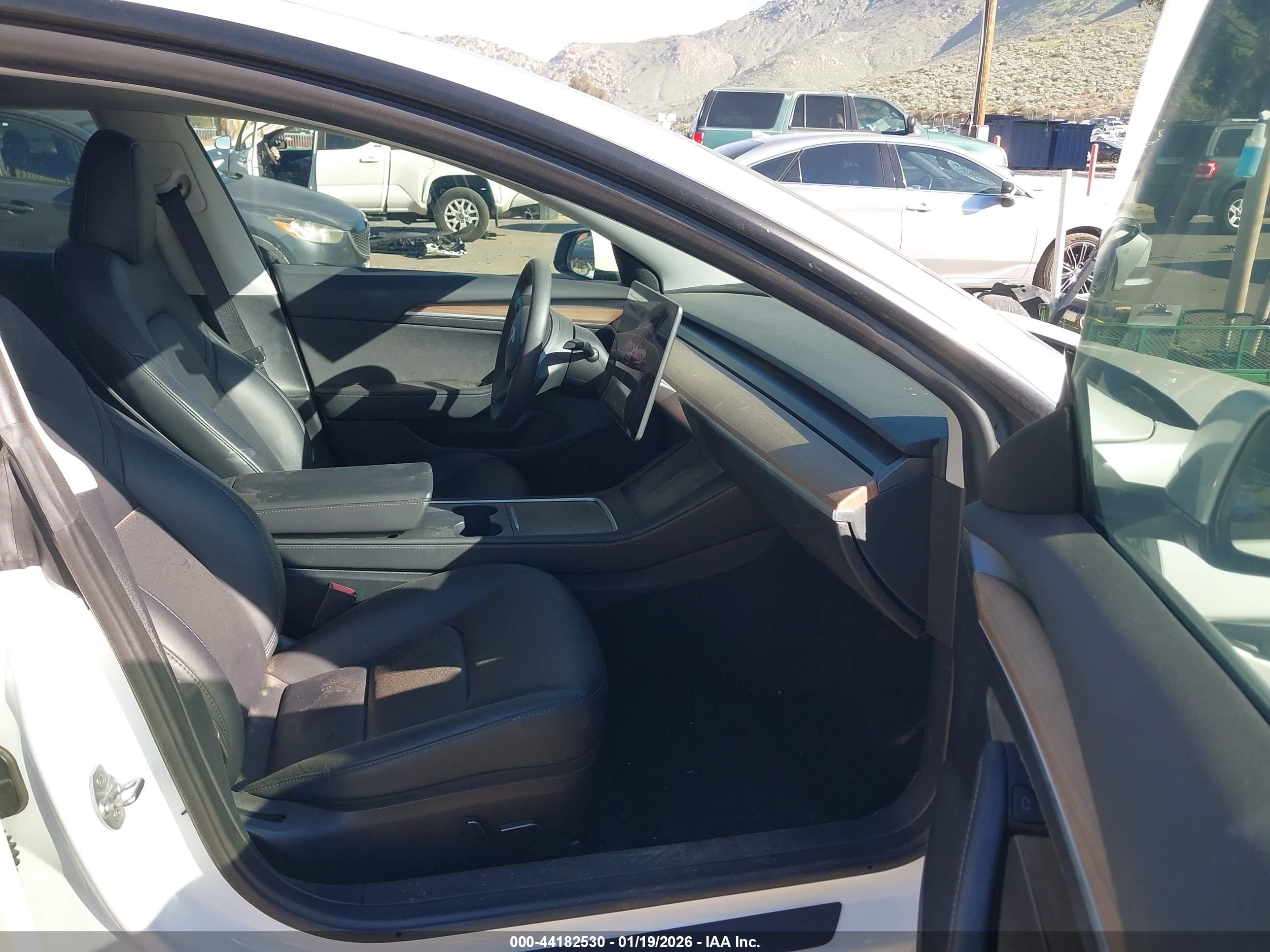 TESLA MODEL image 5