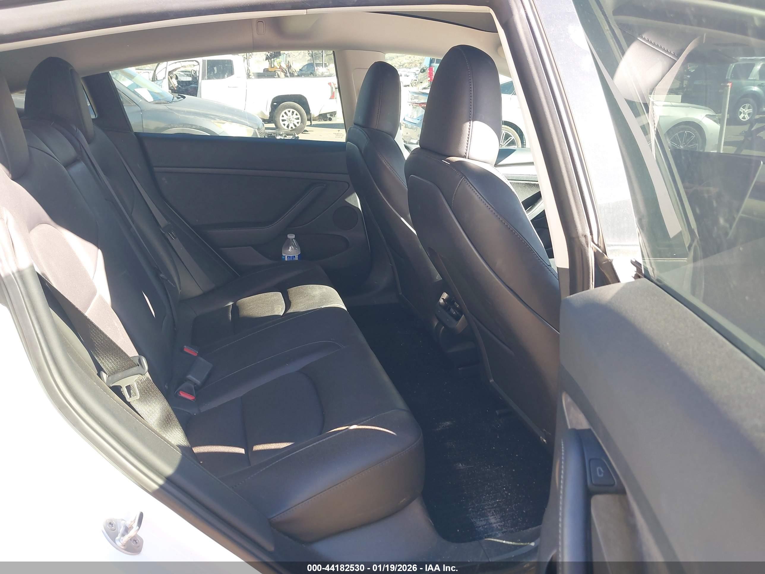 TESLA MODEL image 8