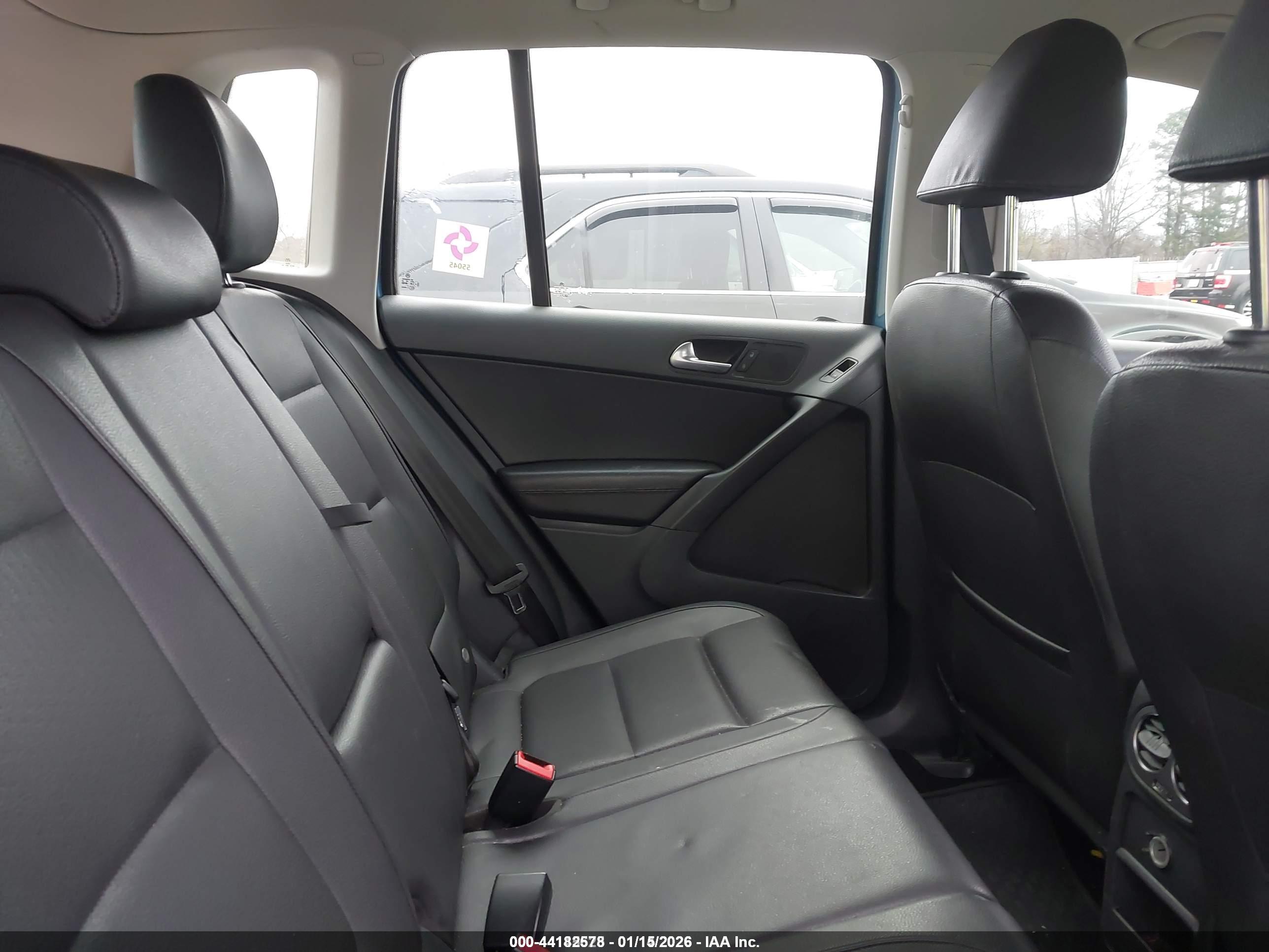 VOLKSWAGEN TIGUAN image 8