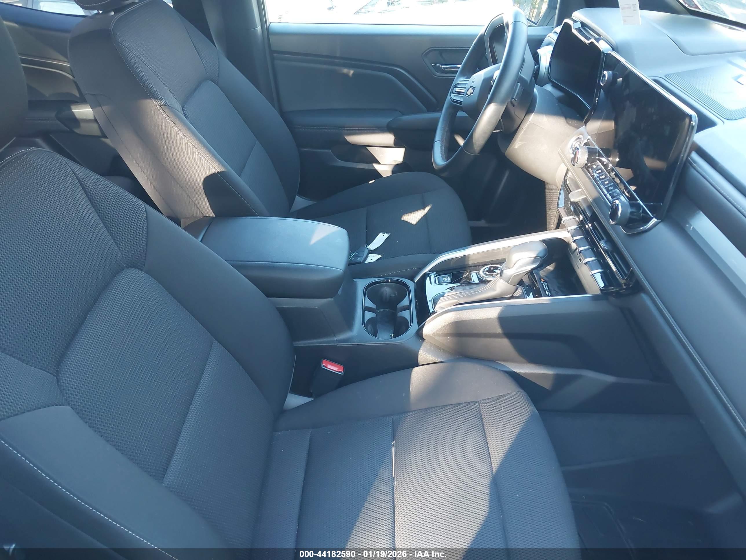 CHEVROLET COLORADO image 5