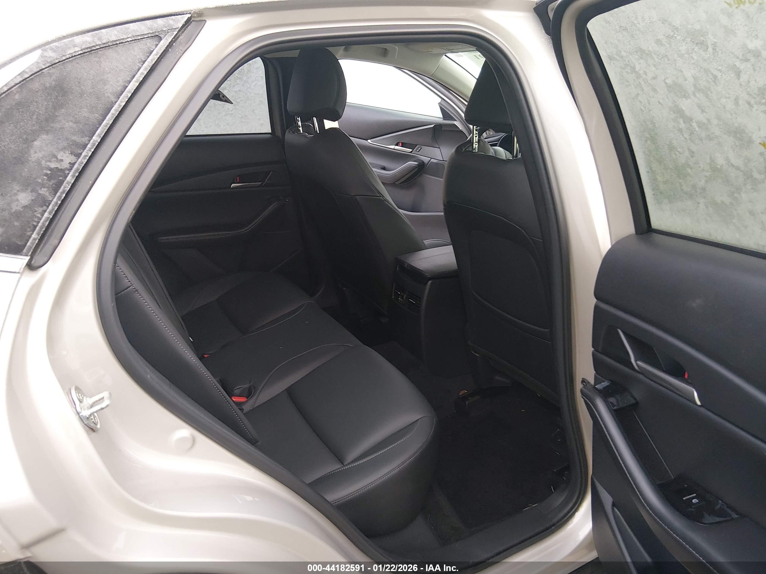 MAZDA CX-30 image 8