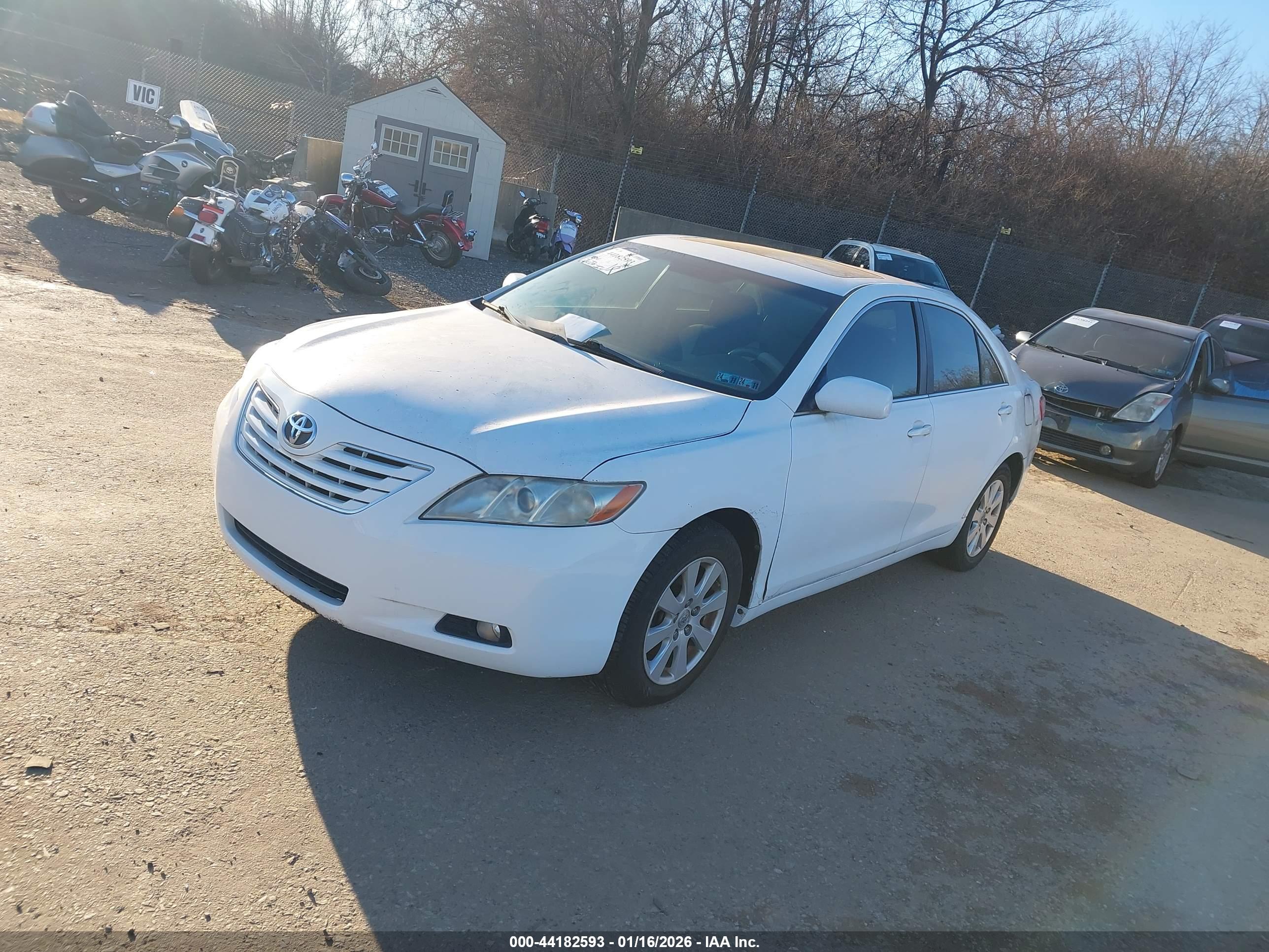 TOYOTA CAMRY image 2