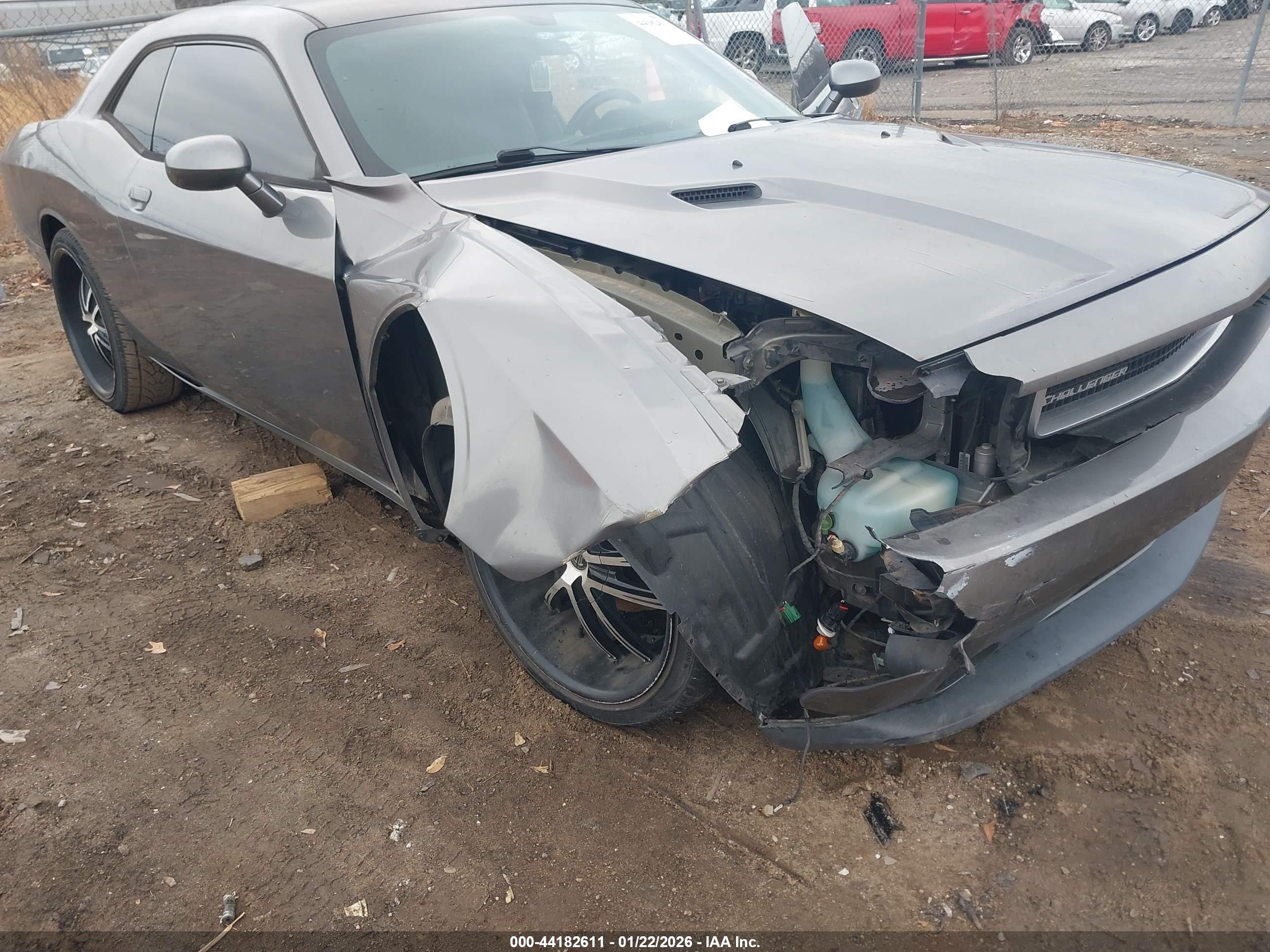 DODGE CHALLENGER image 6