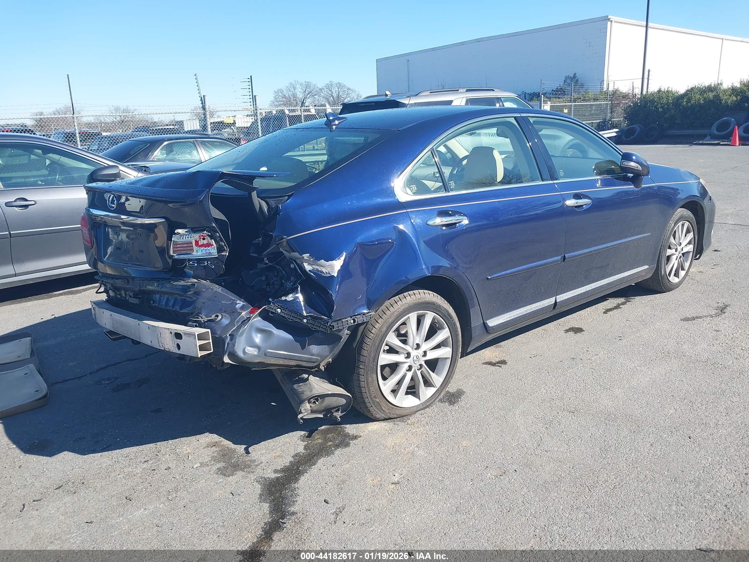 LEXUS ES image 4