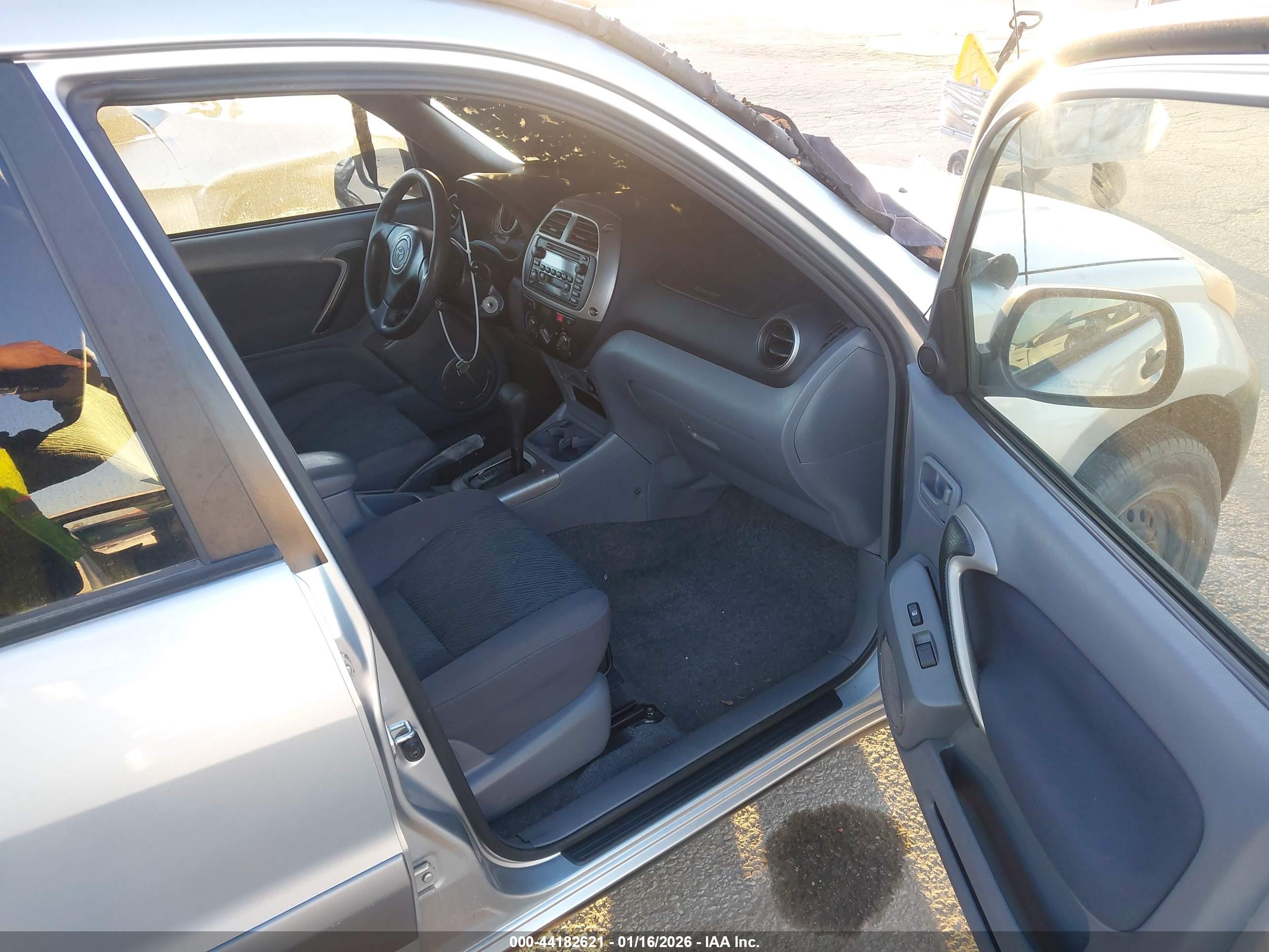 TOYOTA RAV4 image 5
