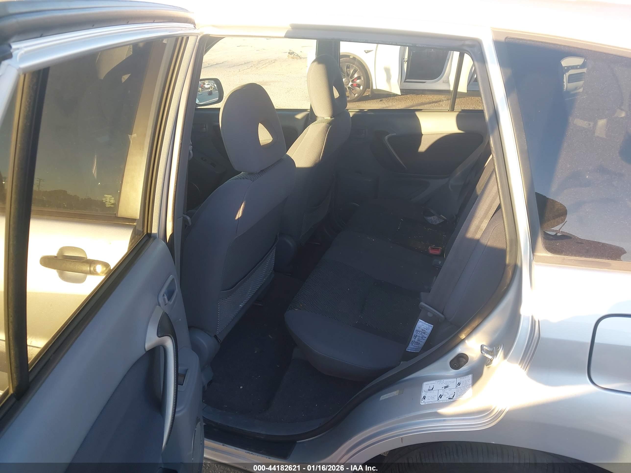 TOYOTA RAV4 image 8