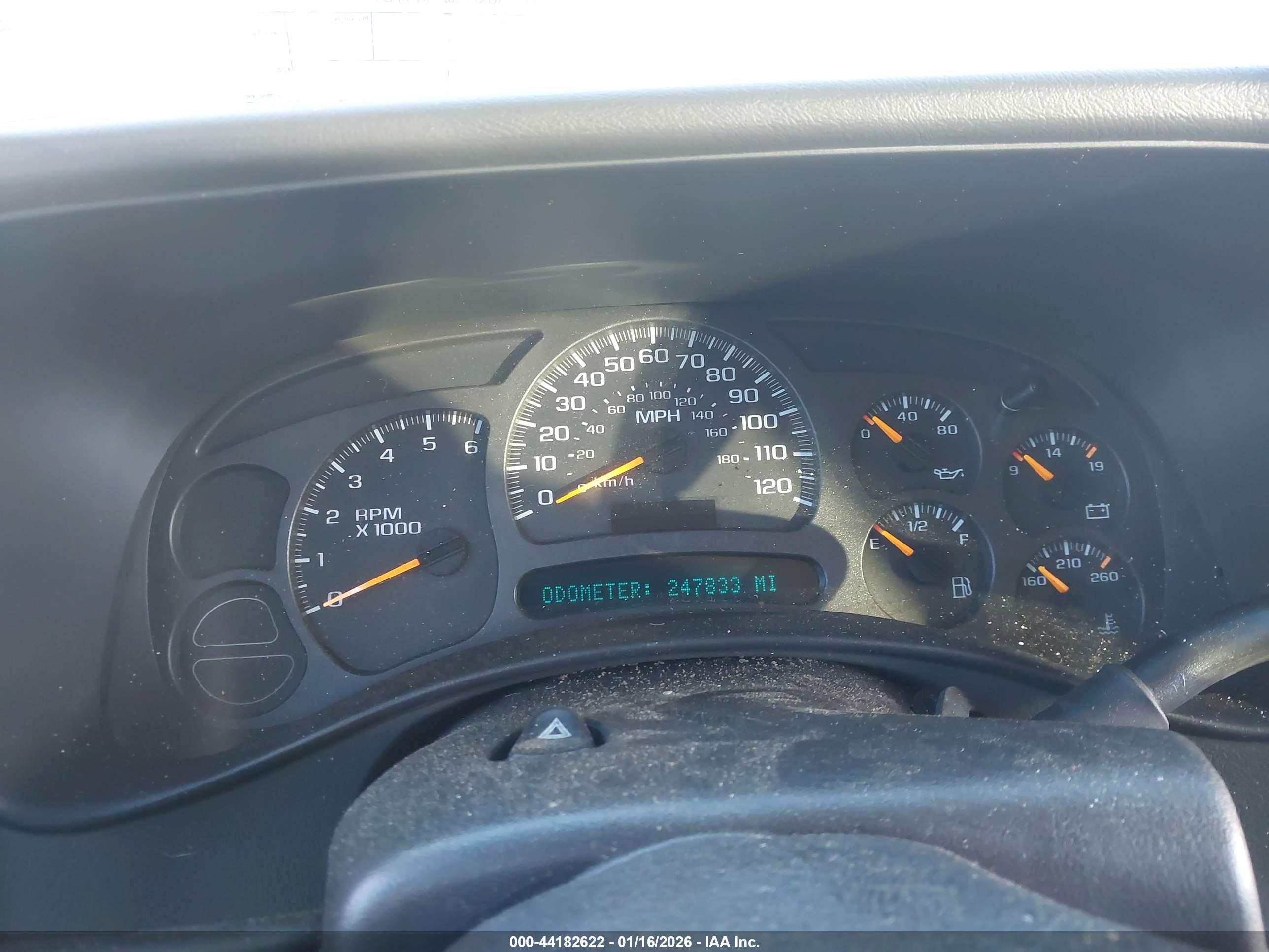 CHEVROLET SUBURBAN image 7