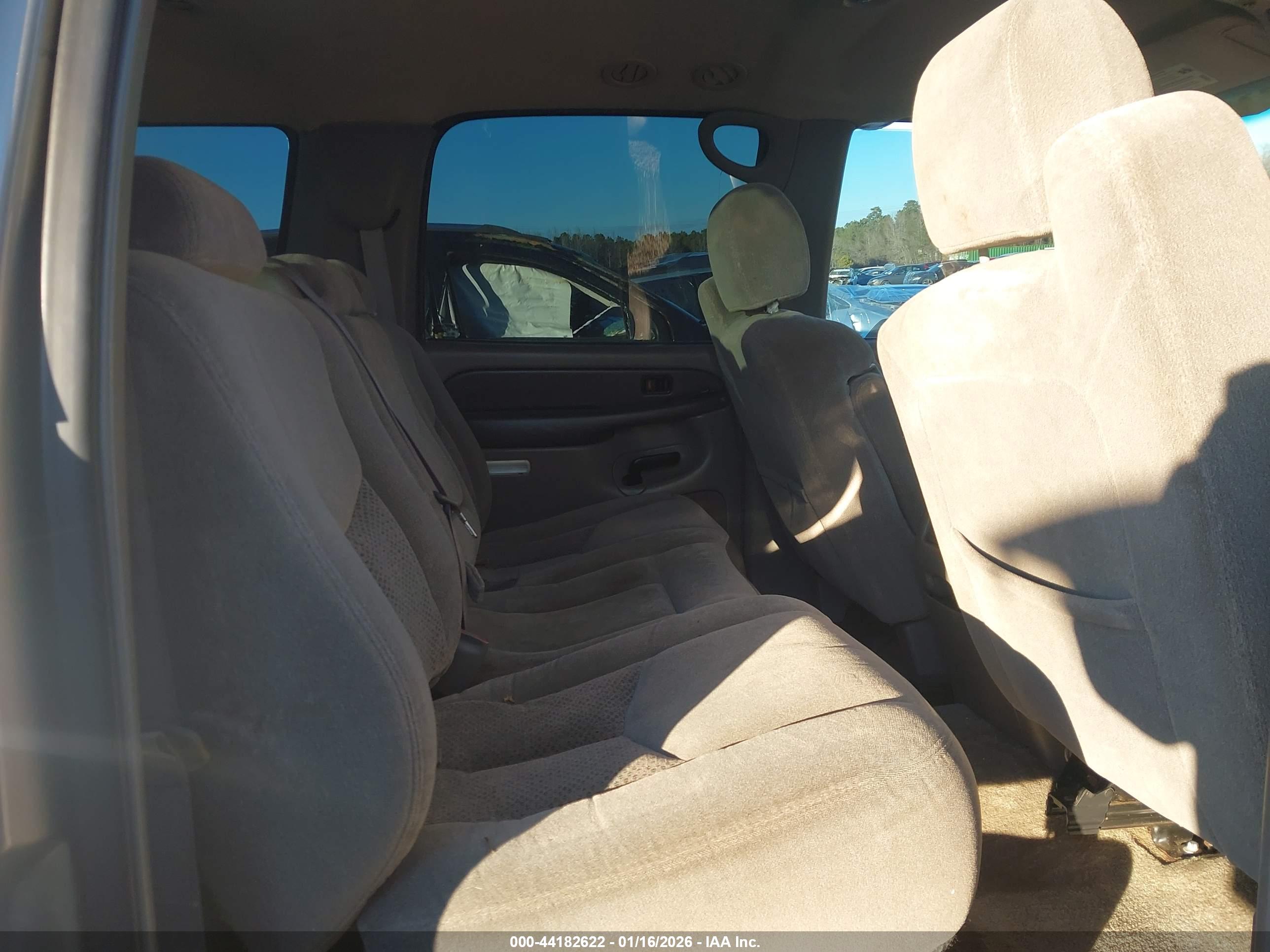 CHEVROLET SUBURBAN image 8