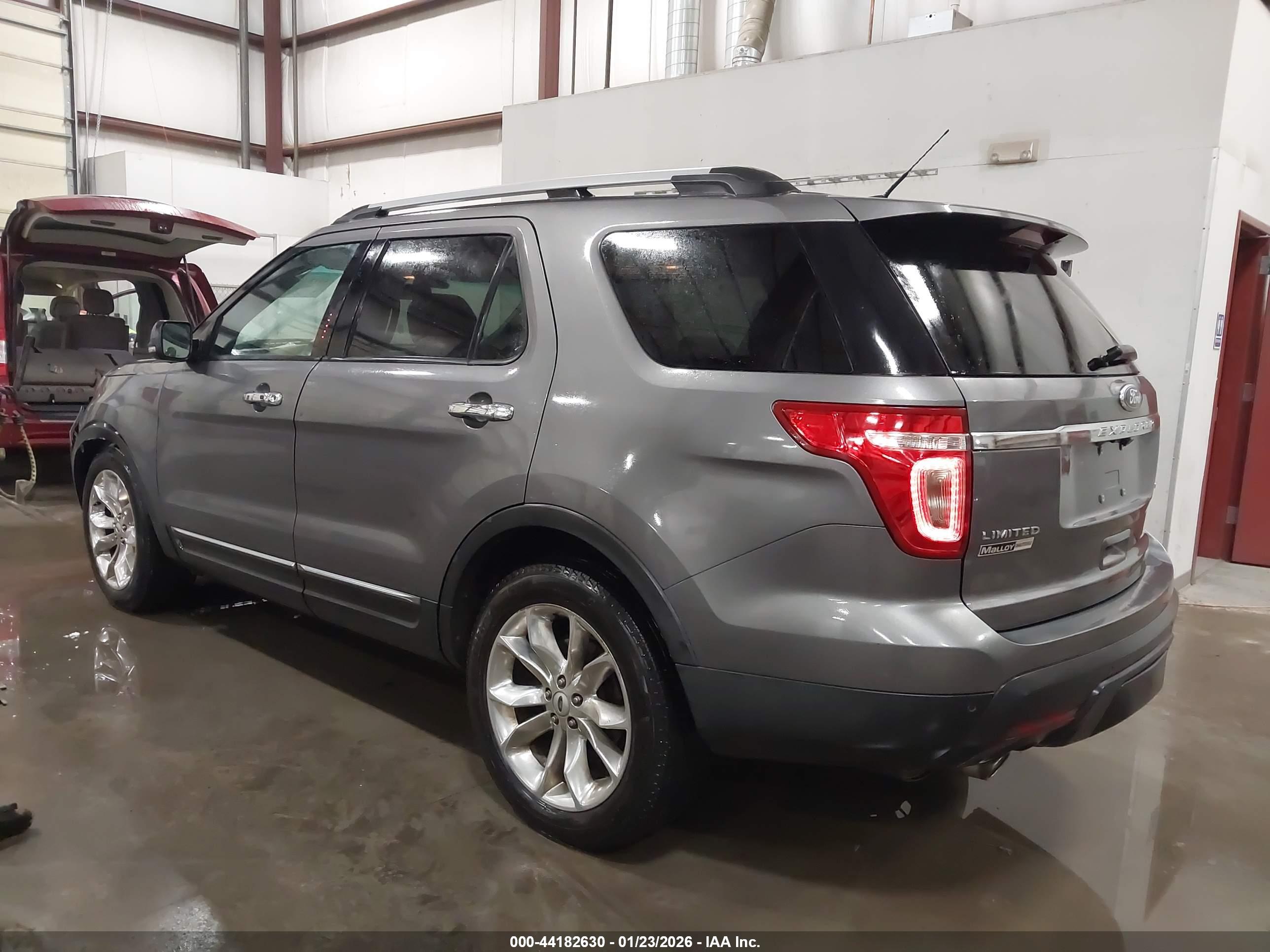 FORD EXPLORER image 3