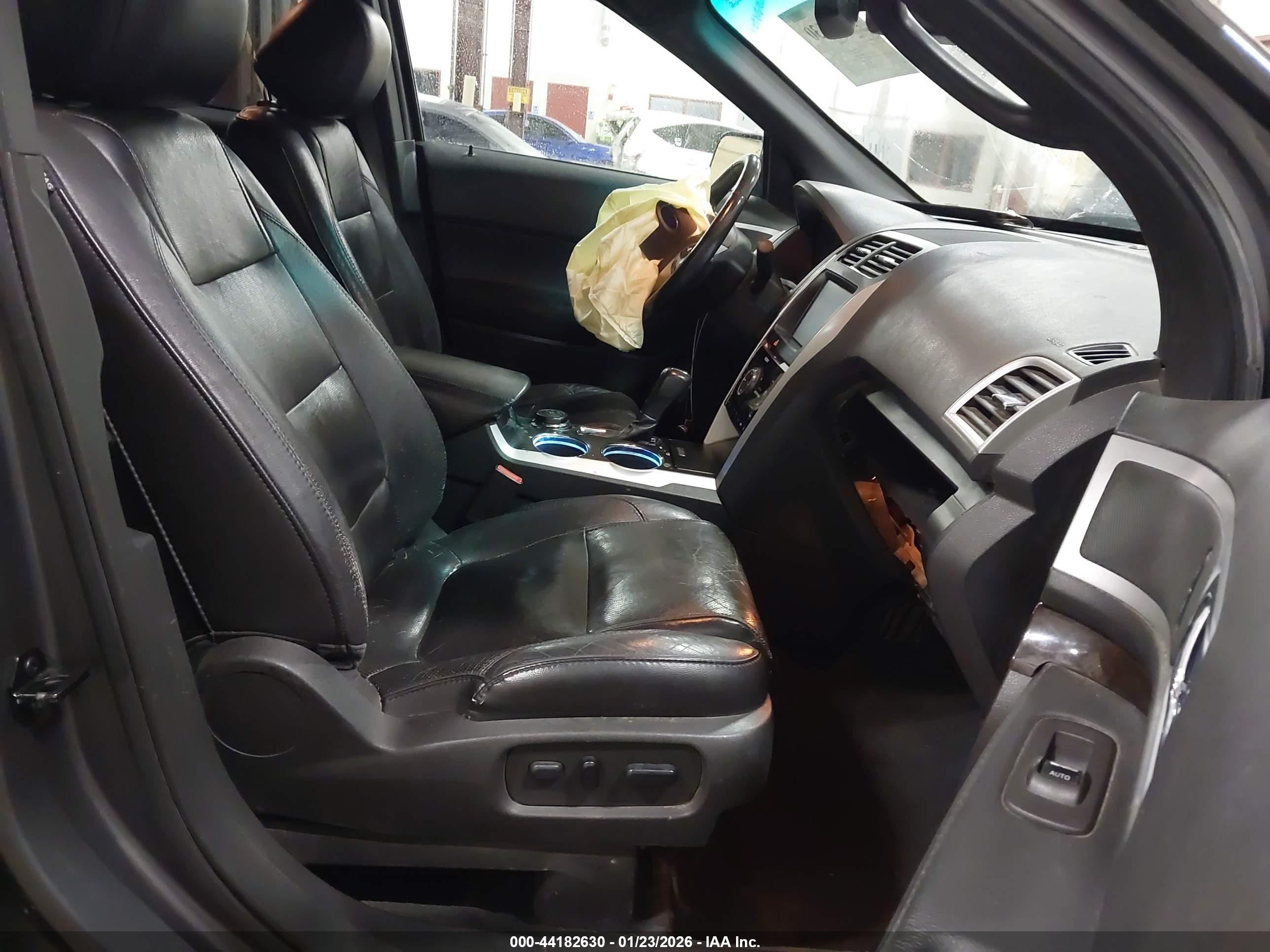 FORD EXPLORER image 5
