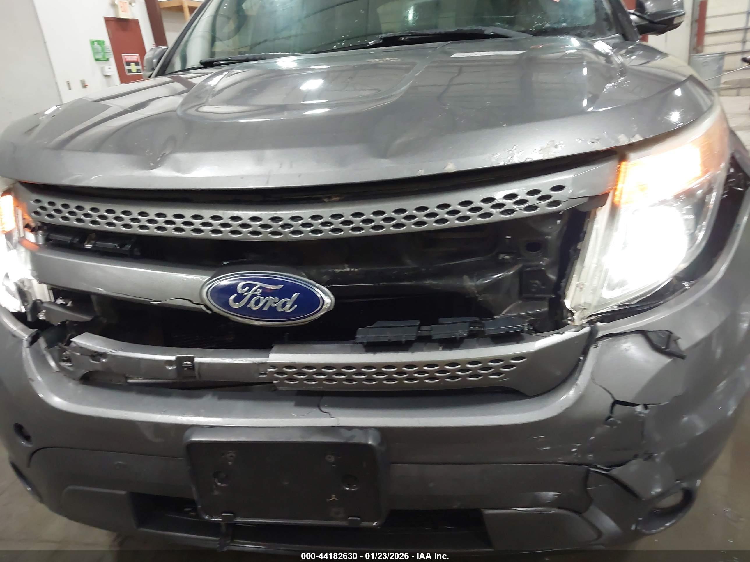 FORD EXPLORER image 6