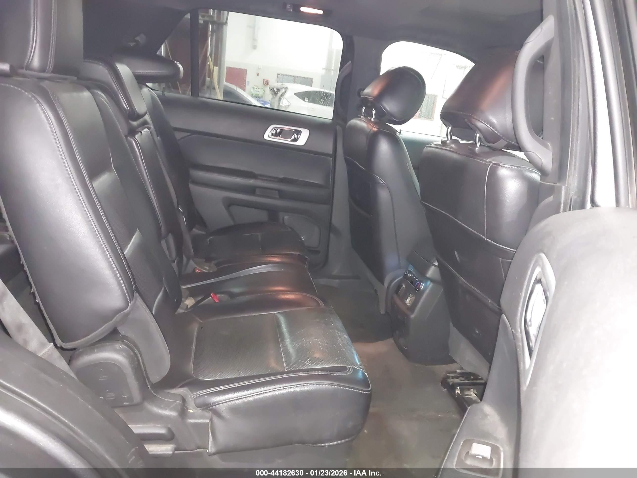 FORD EXPLORER image 8