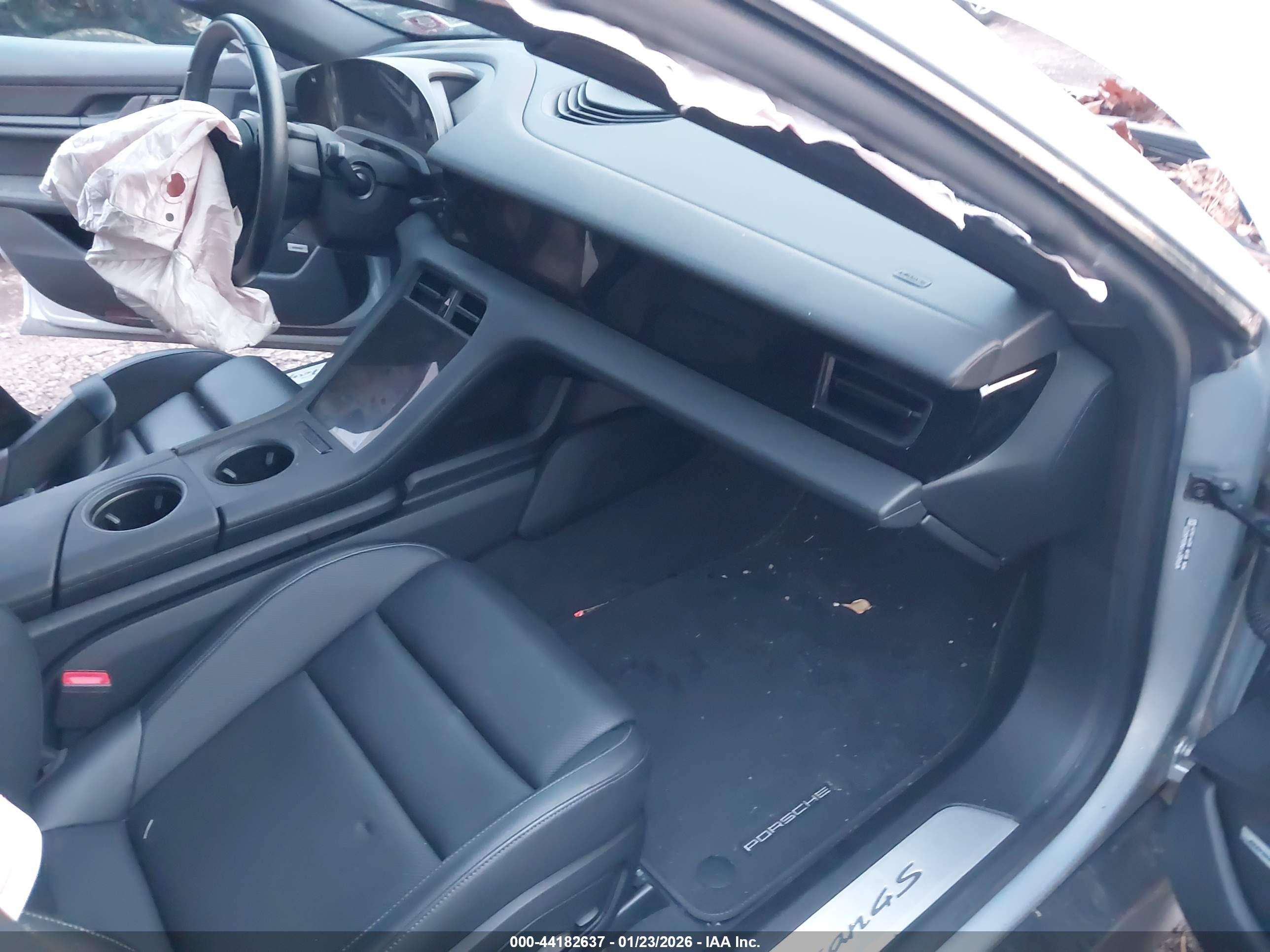 PORSCHE TAYCAN image 5