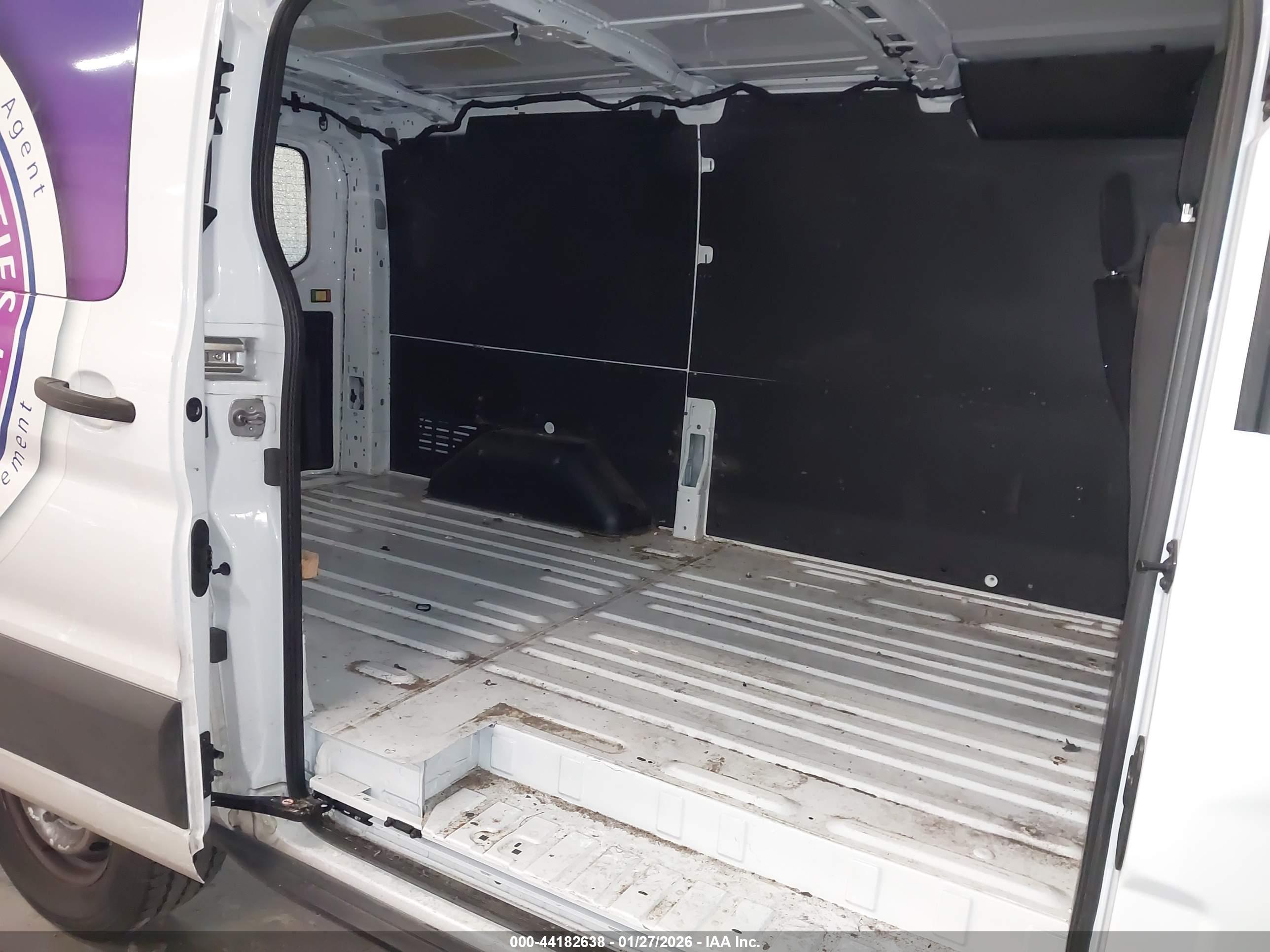 FORD TRANSIT-150 image 8