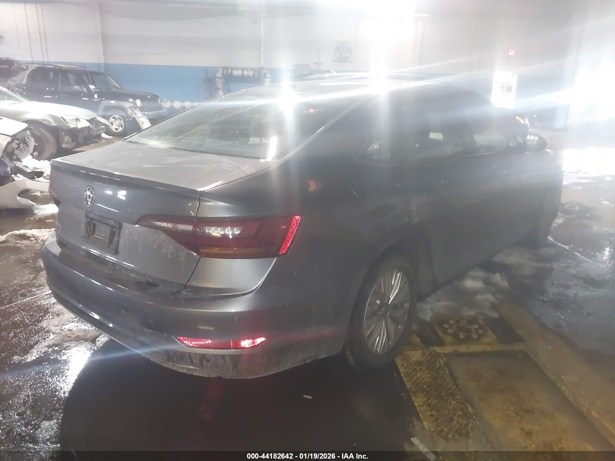 VOLKSWAGEN JETTA image 4