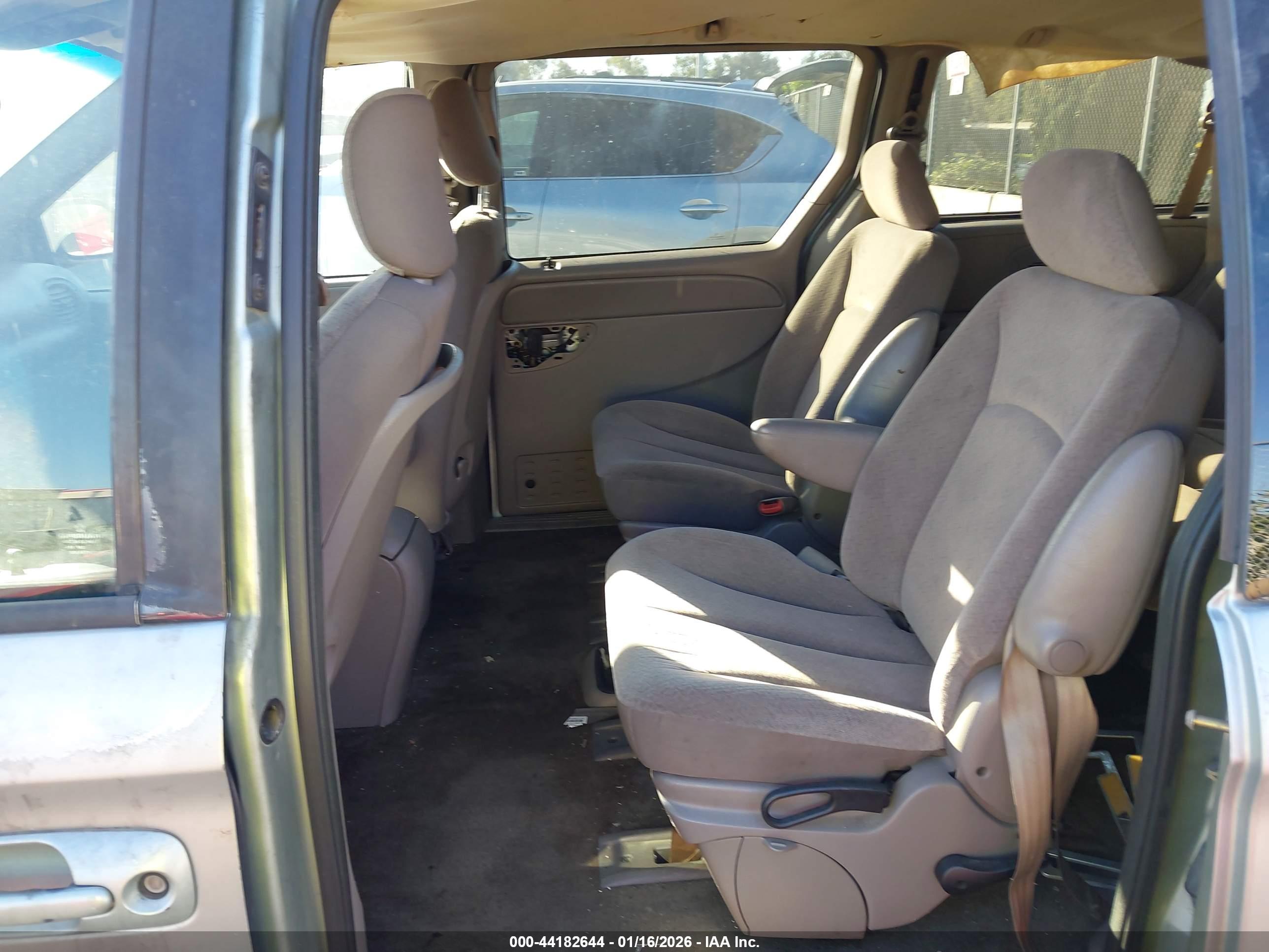 CHRYSLER TOWN image 8