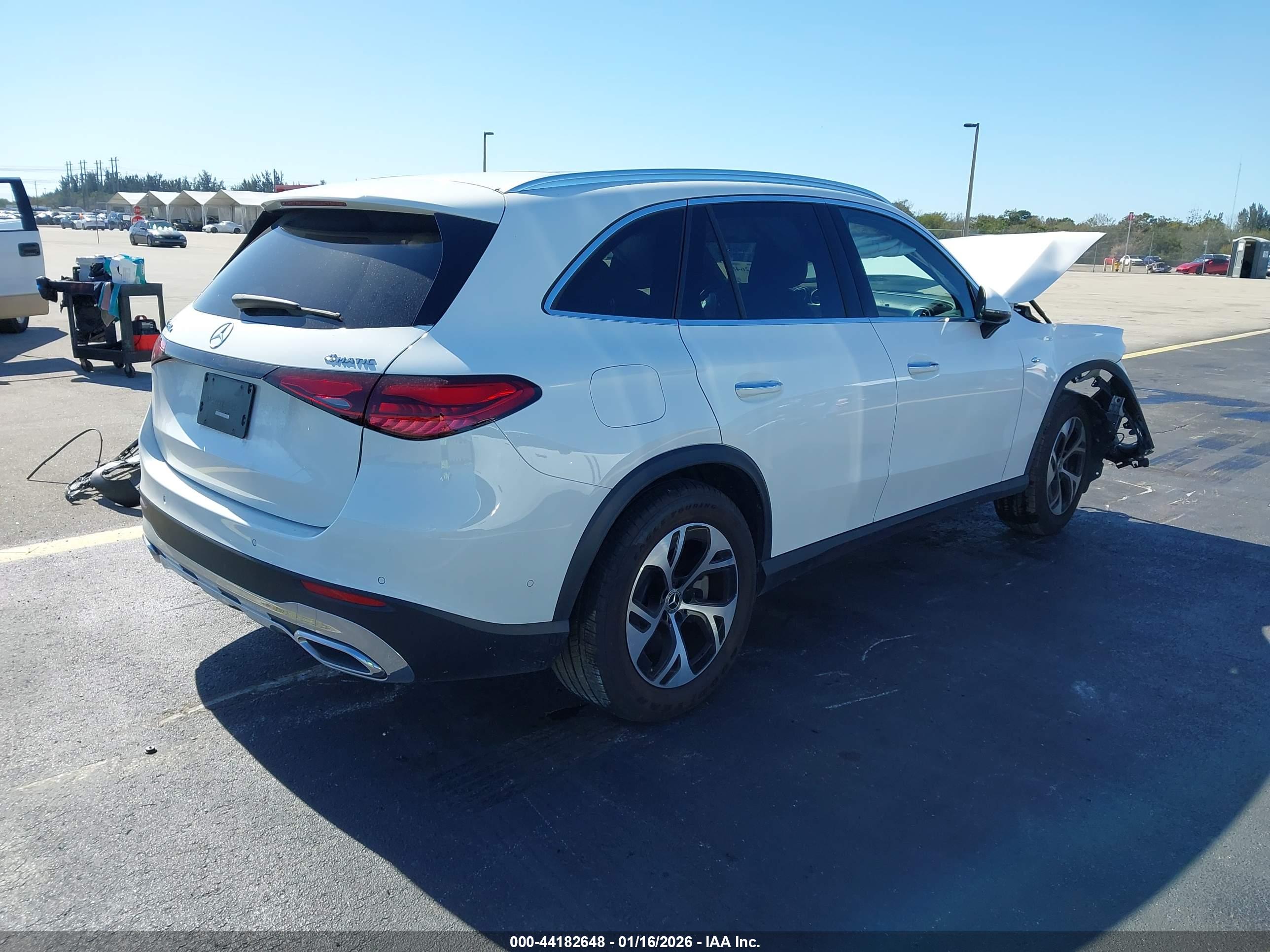MERCEDES-BENZ GLC image 4