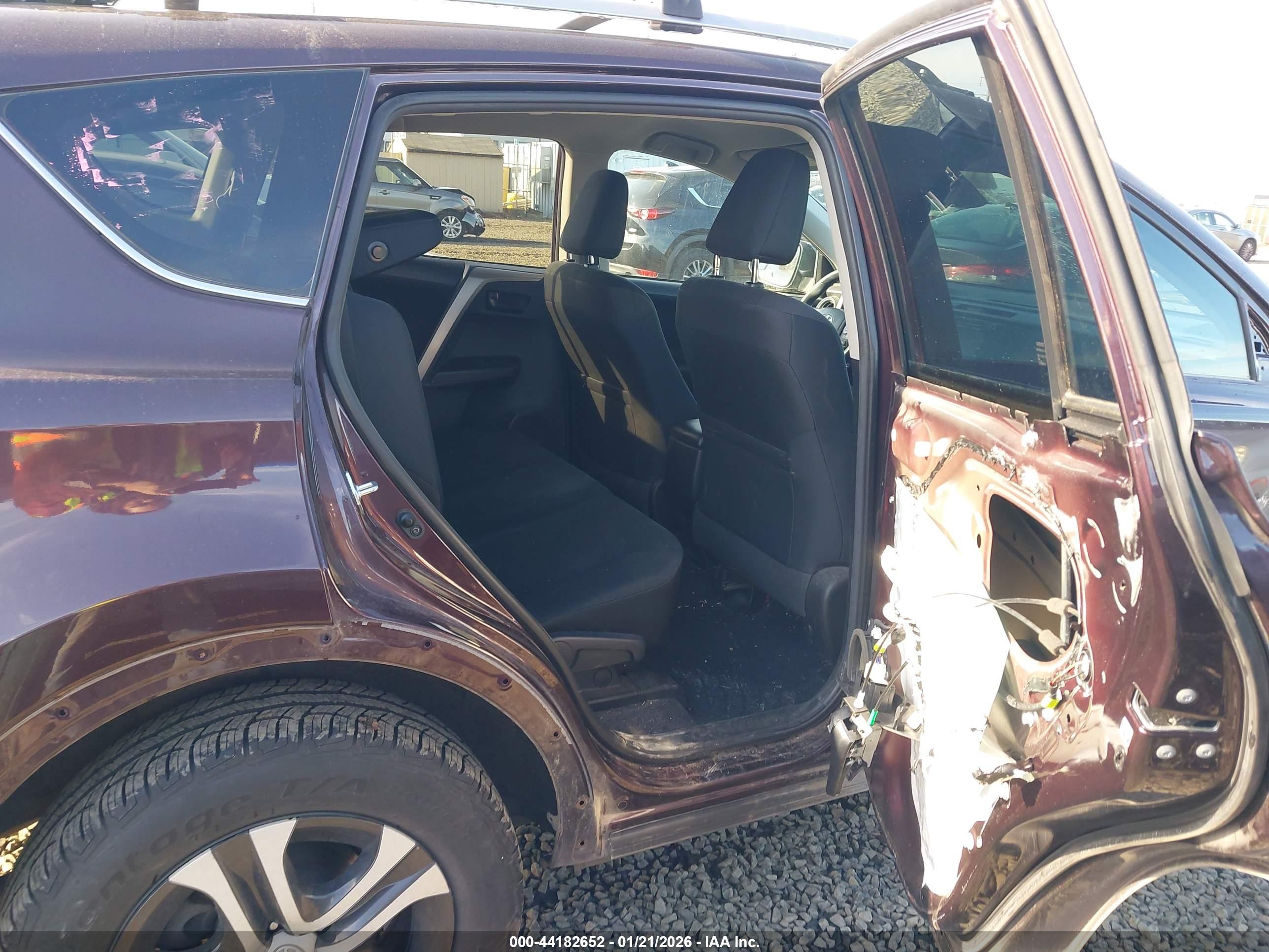 TOYOTA RAV4 image 8