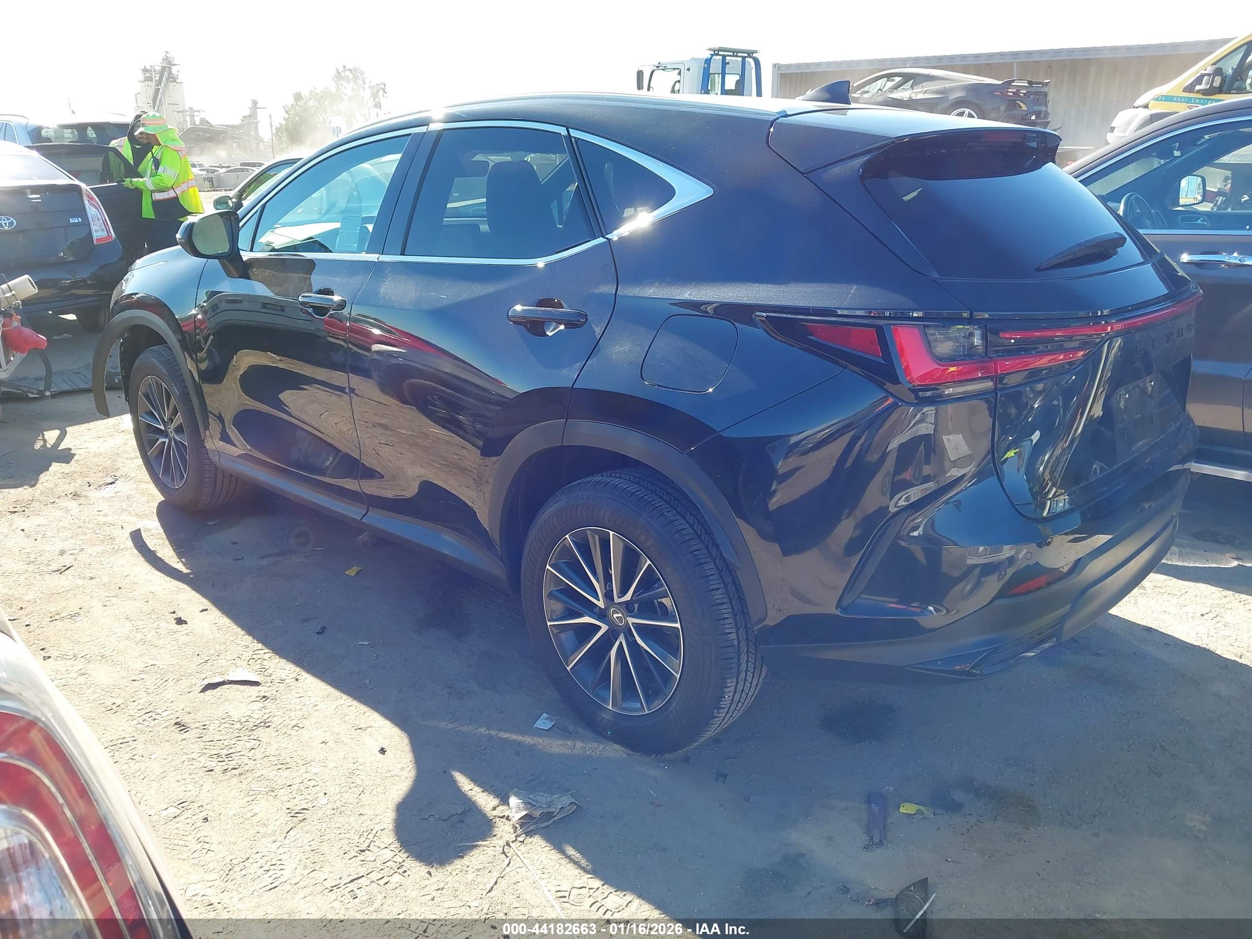 LEXUS NX image 3