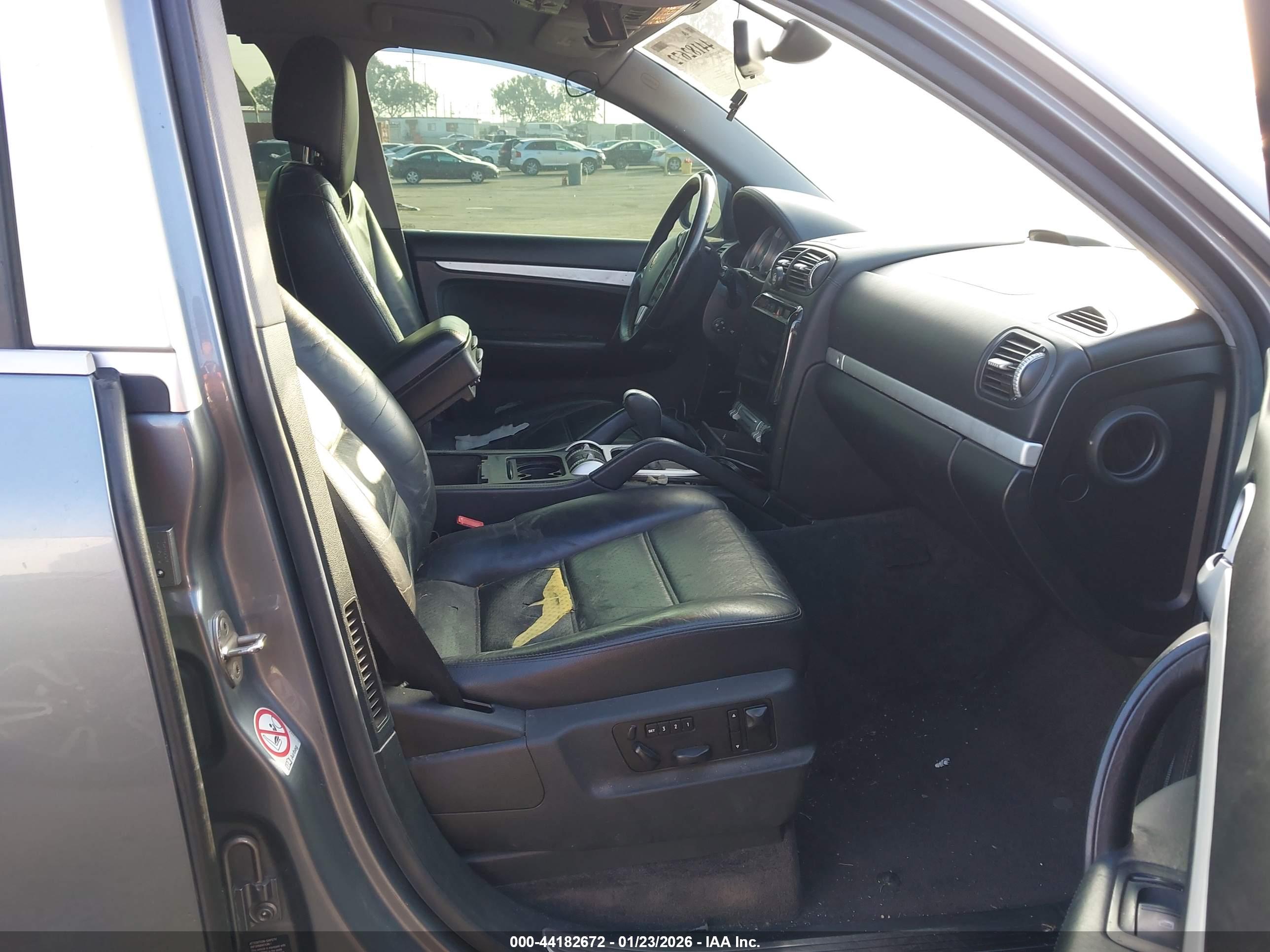 PORSCHE CAYENNE image 5