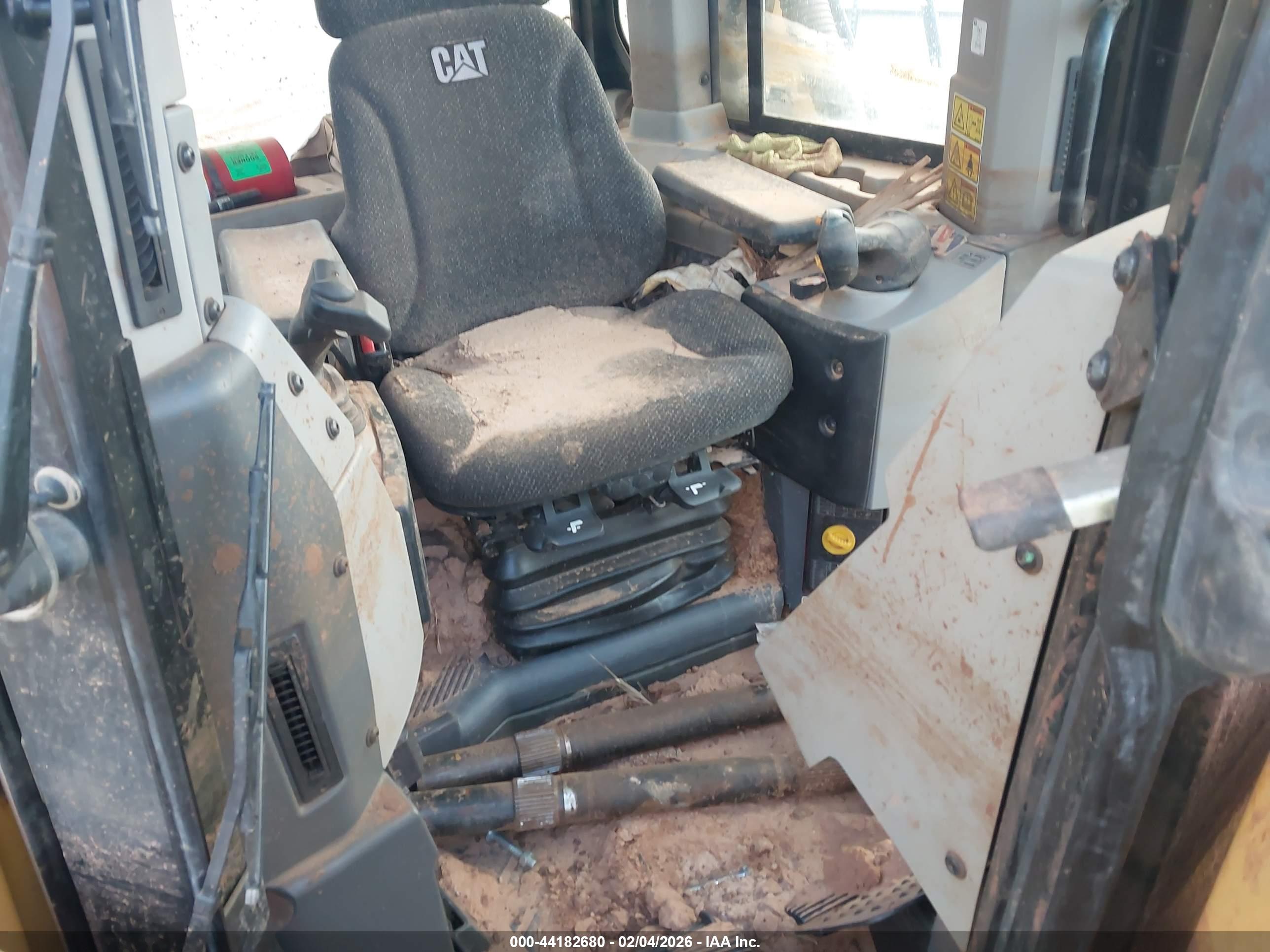 CATERPILLAR D8T image 8
