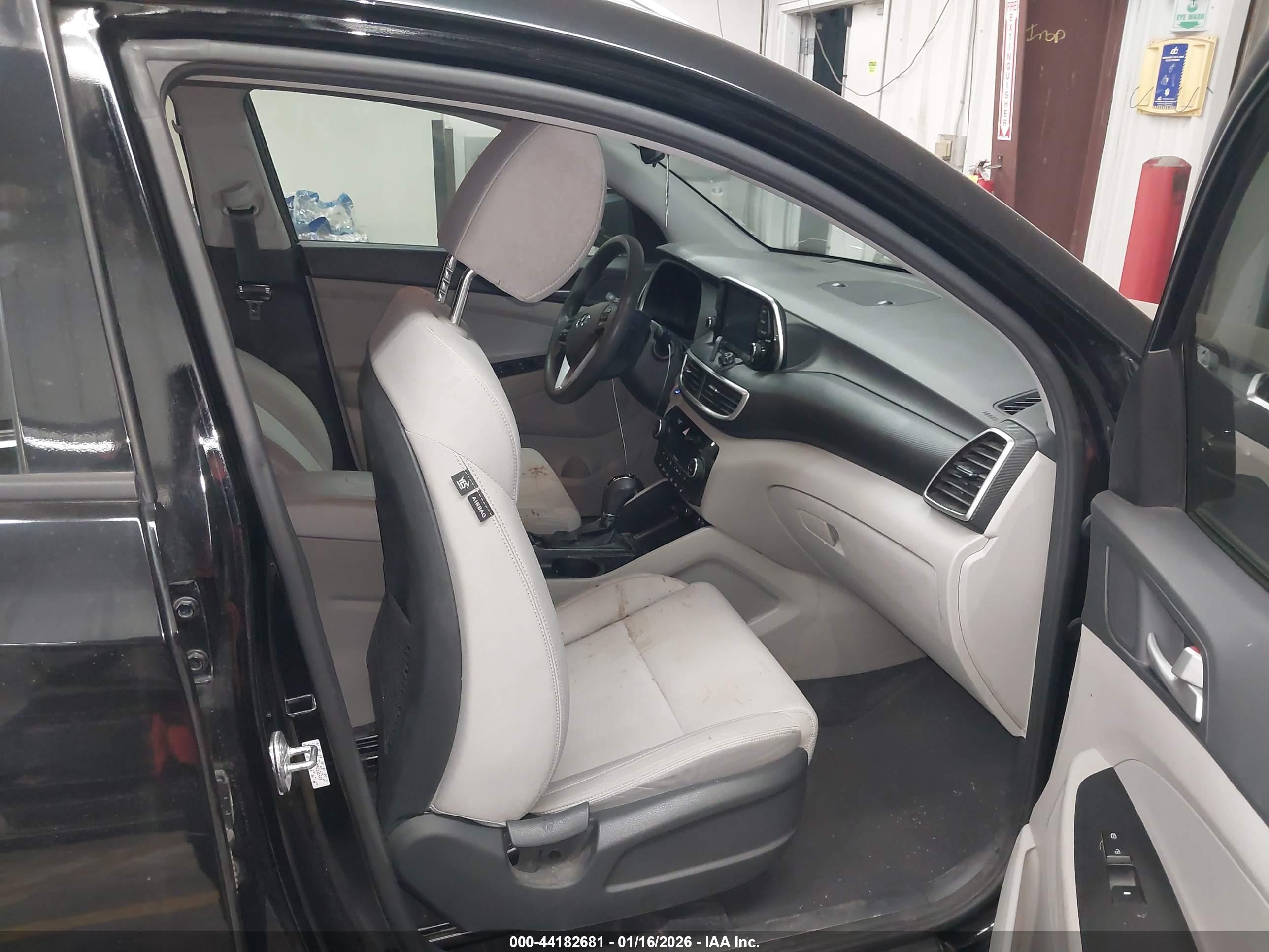 HYUNDAI TUCSON image 5