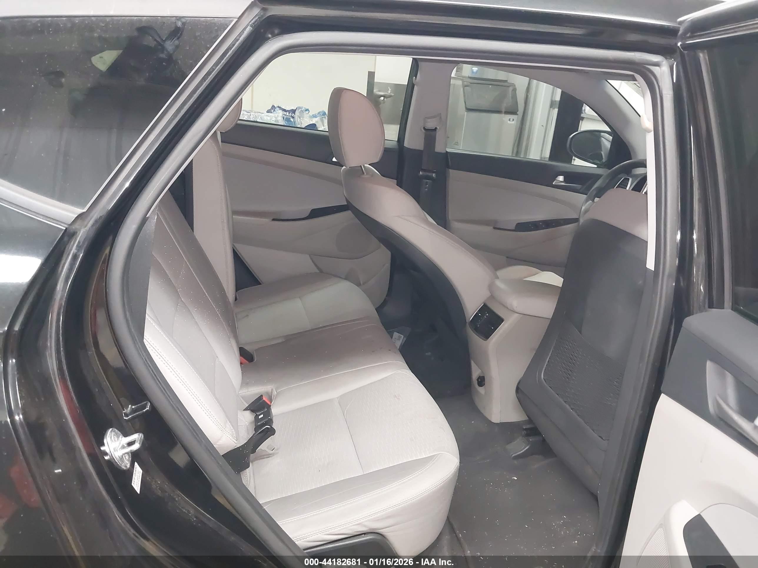 HYUNDAI TUCSON image 8