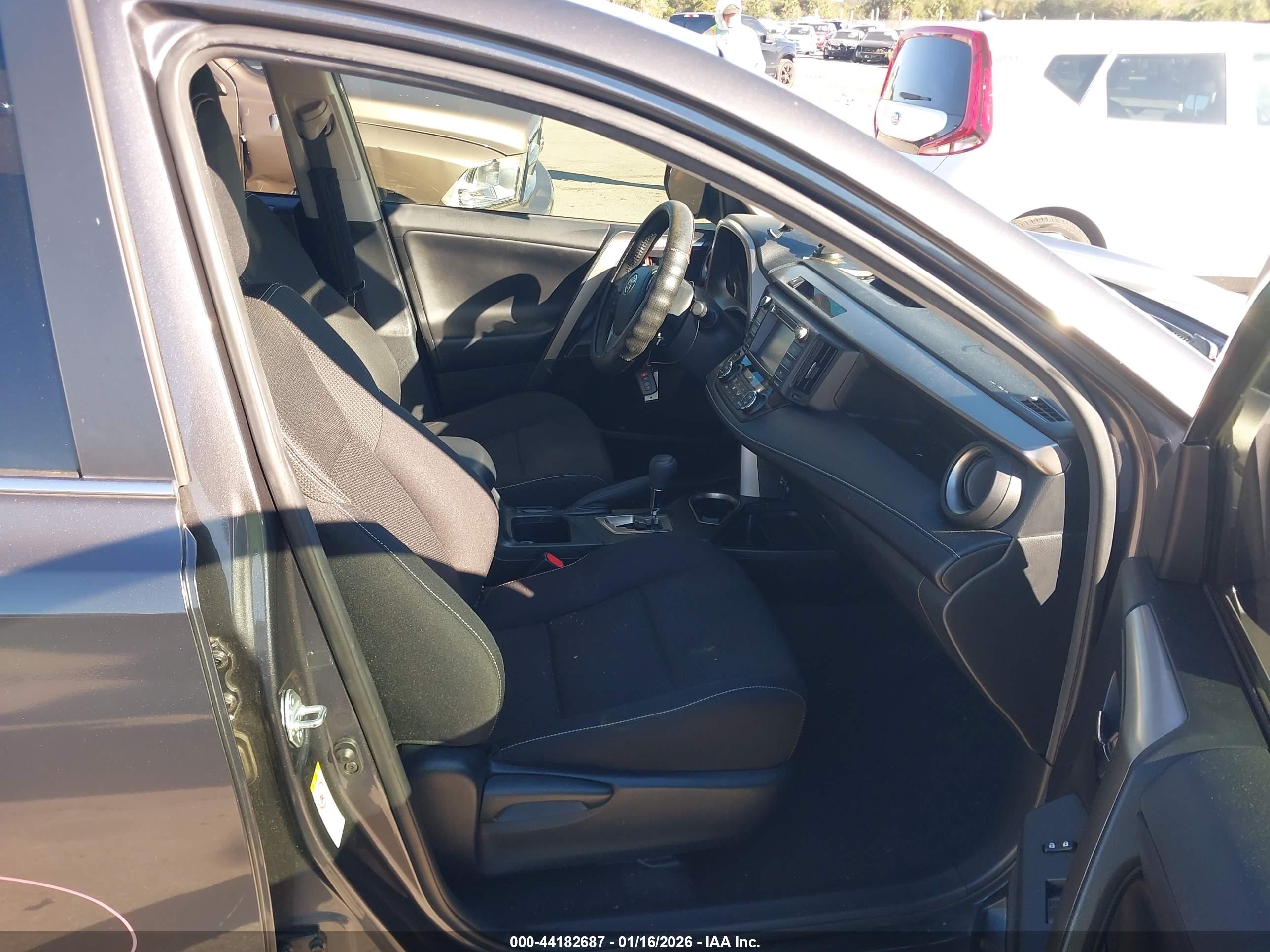 TOYOTA RAV4 image 5