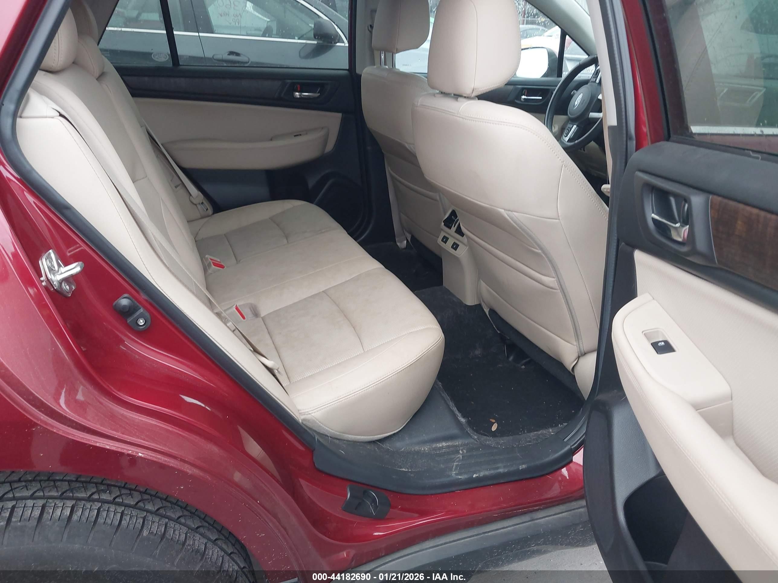 SUBARU OUTBACK image 8