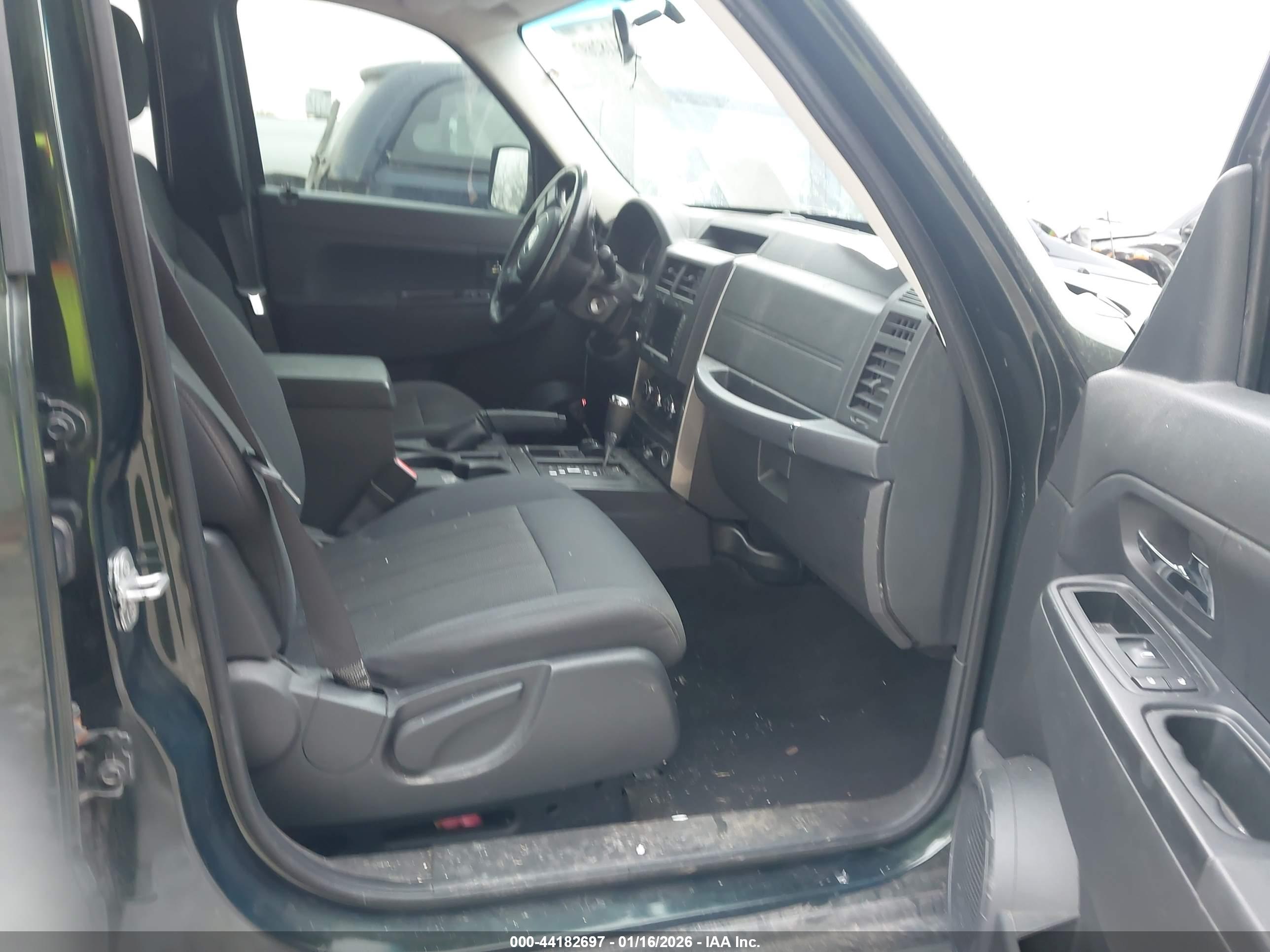JEEP LIBERTY image 5