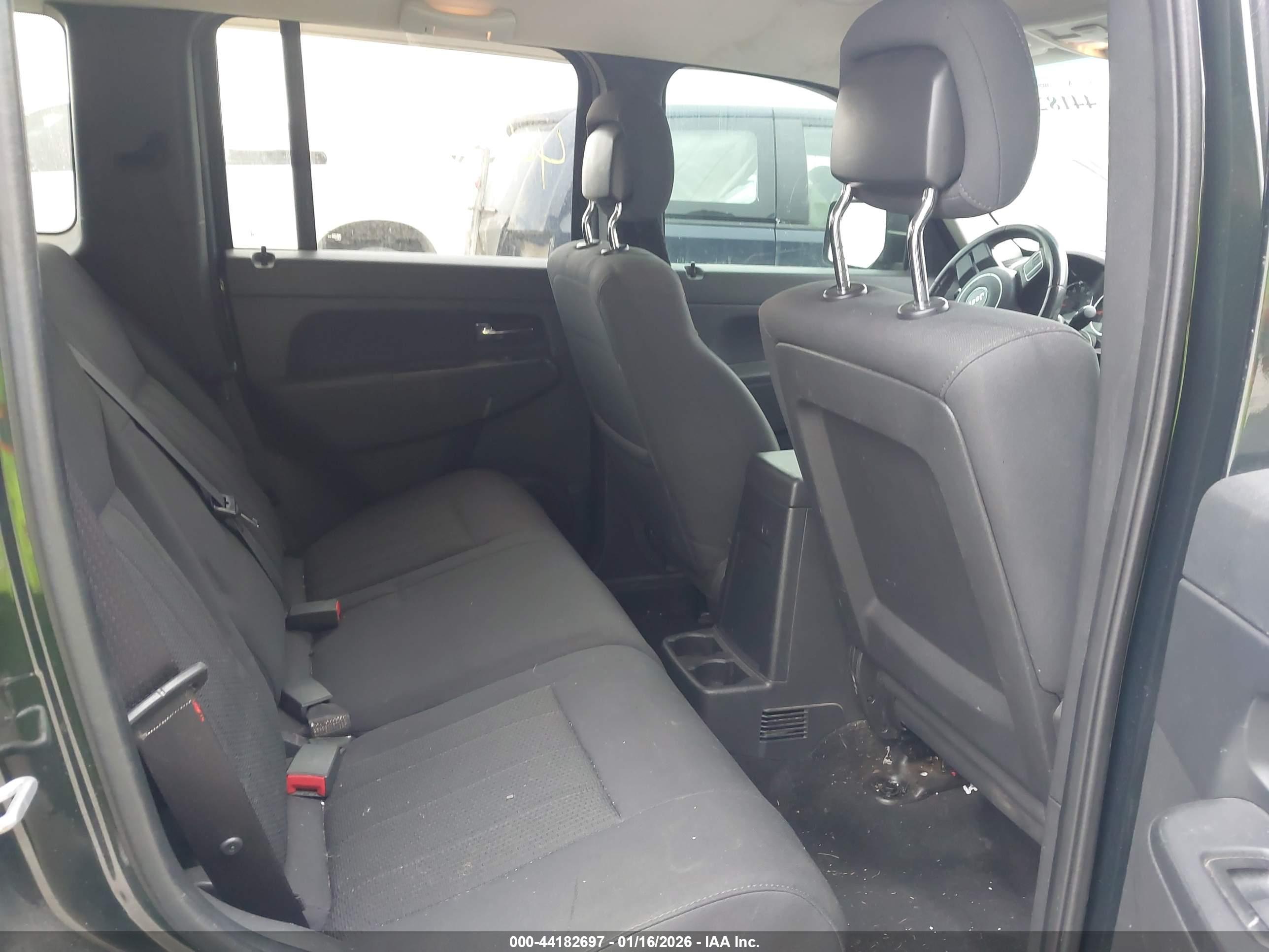 JEEP LIBERTY image 8