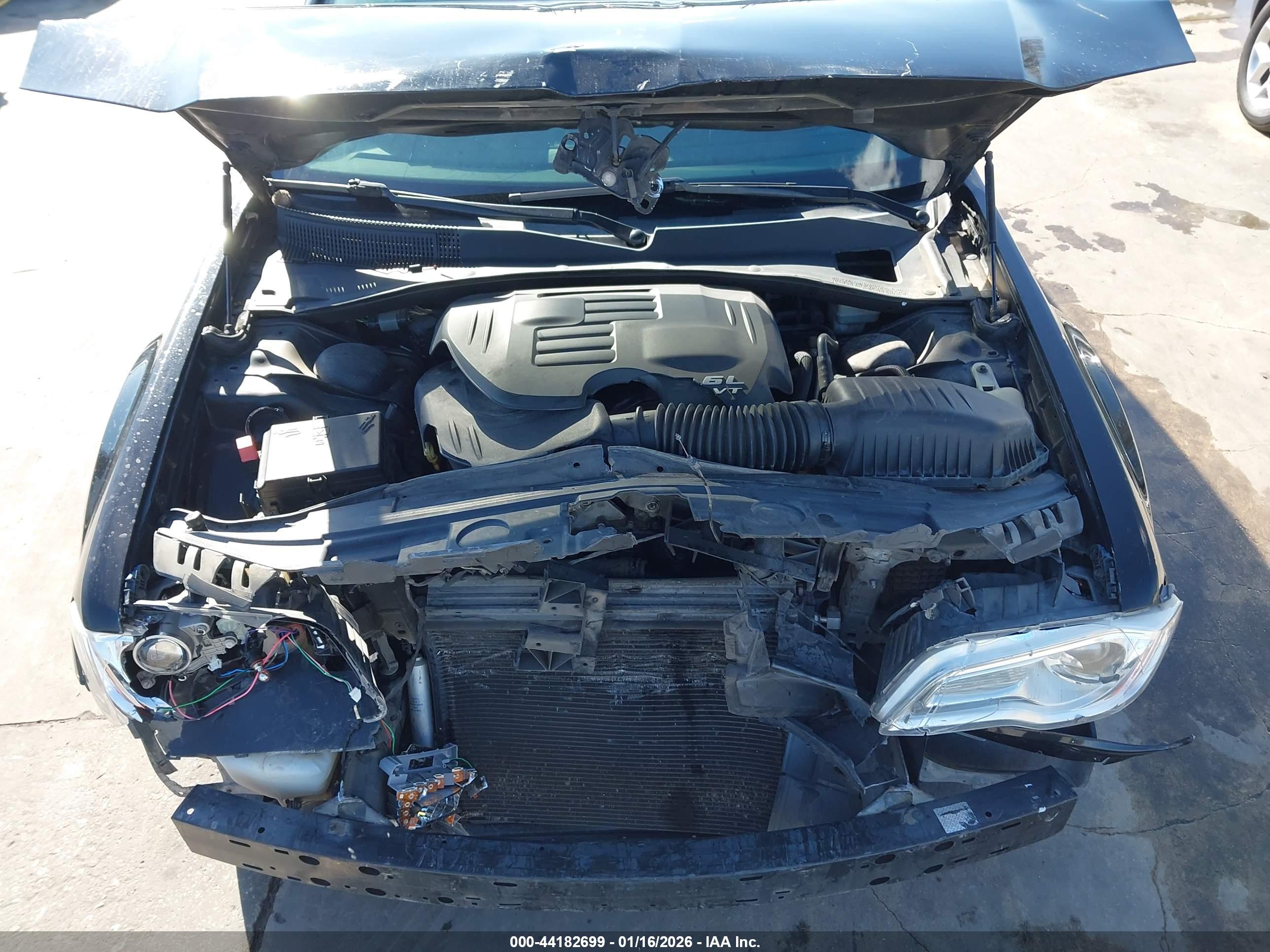 CHRYSLER 300 image 10