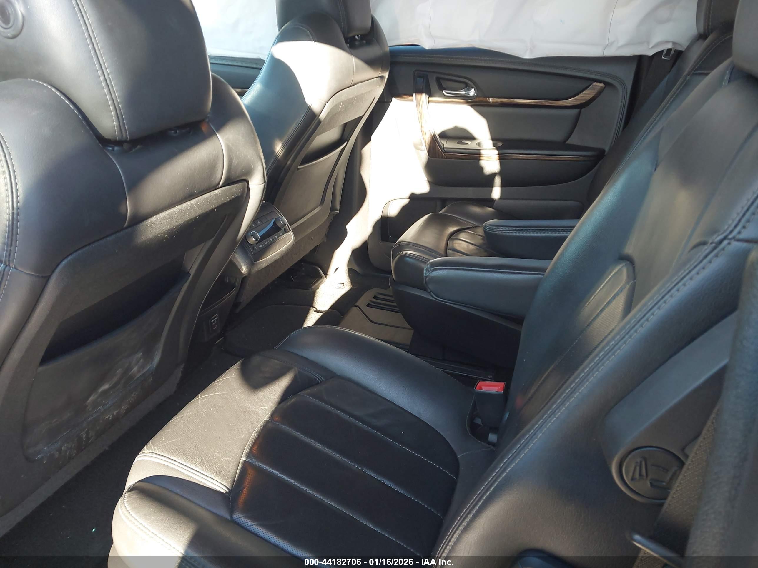 GMC ACADIA image 8