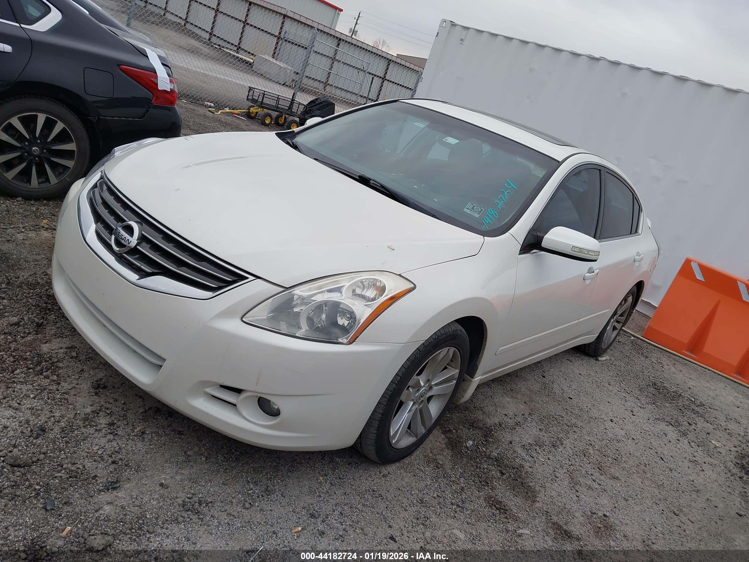 NISSAN ALTIMA image 2
