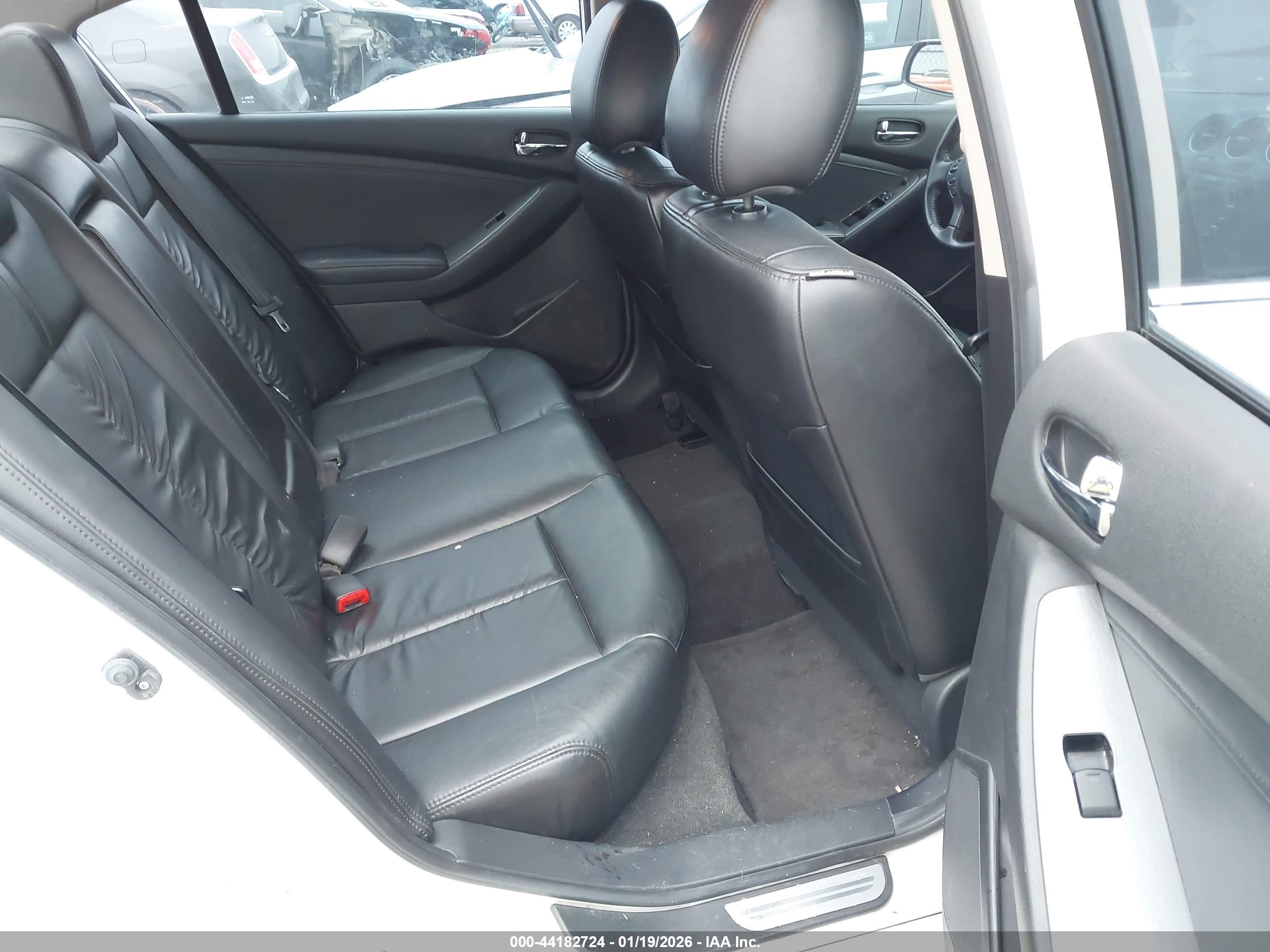 NISSAN ALTIMA image 8