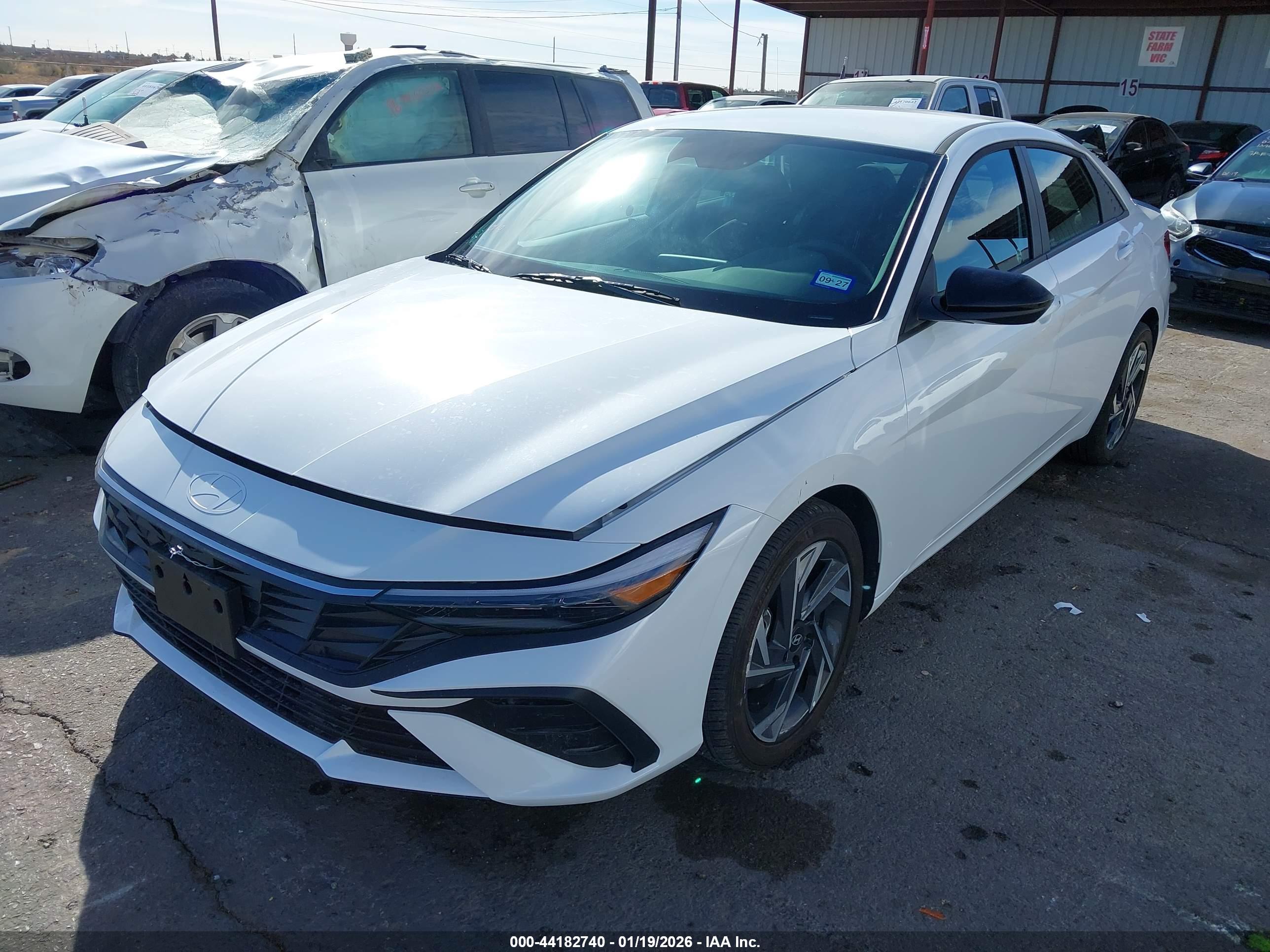 HYUNDAI ELANTRA image 2