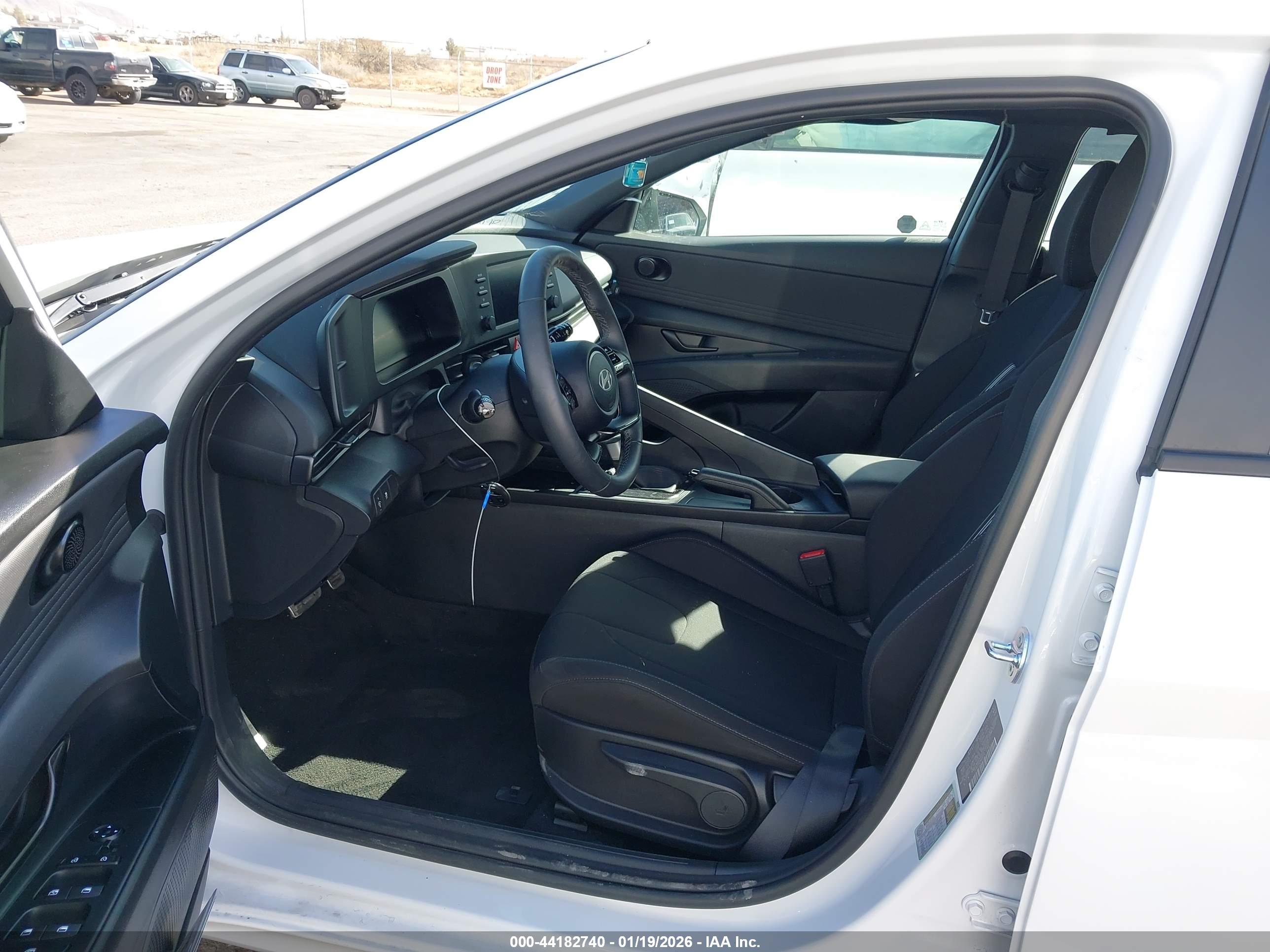 HYUNDAI ELANTRA image 5