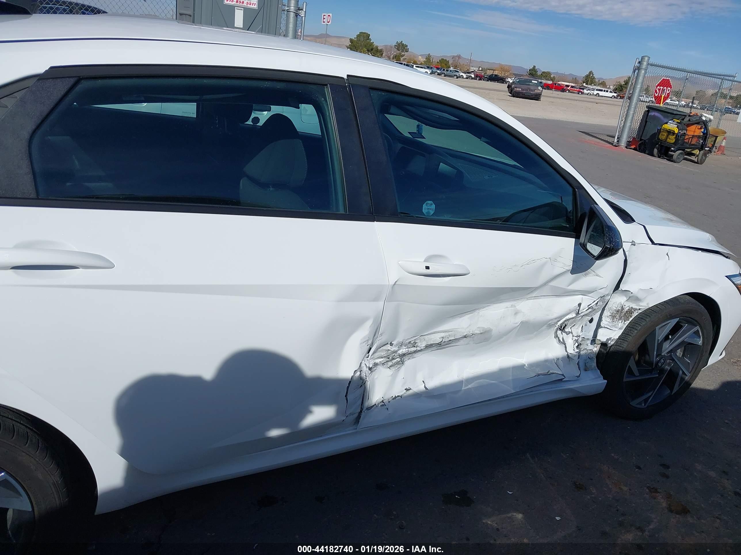 HYUNDAI ELANTRA image 6