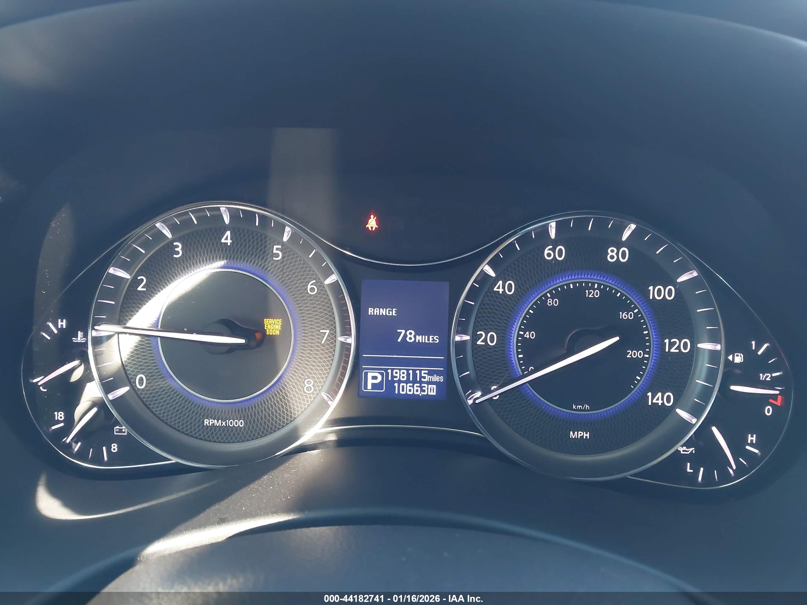 INFINITI QX56 image 7